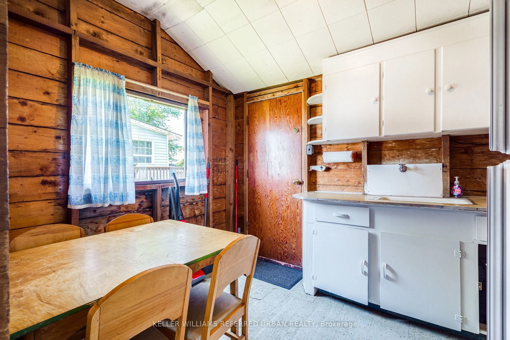 845 Lakeshore Road