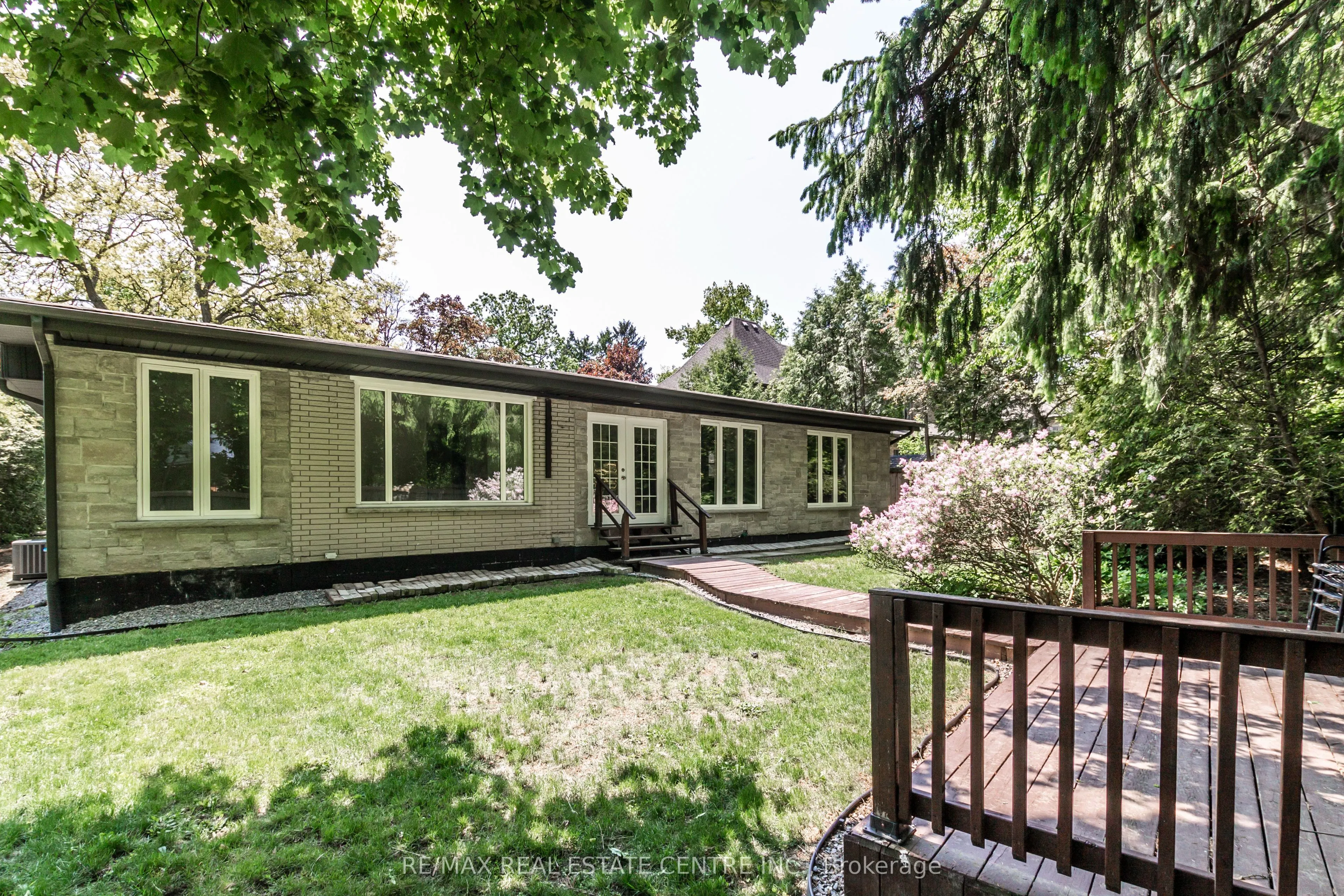 83 Jerseyville Road E