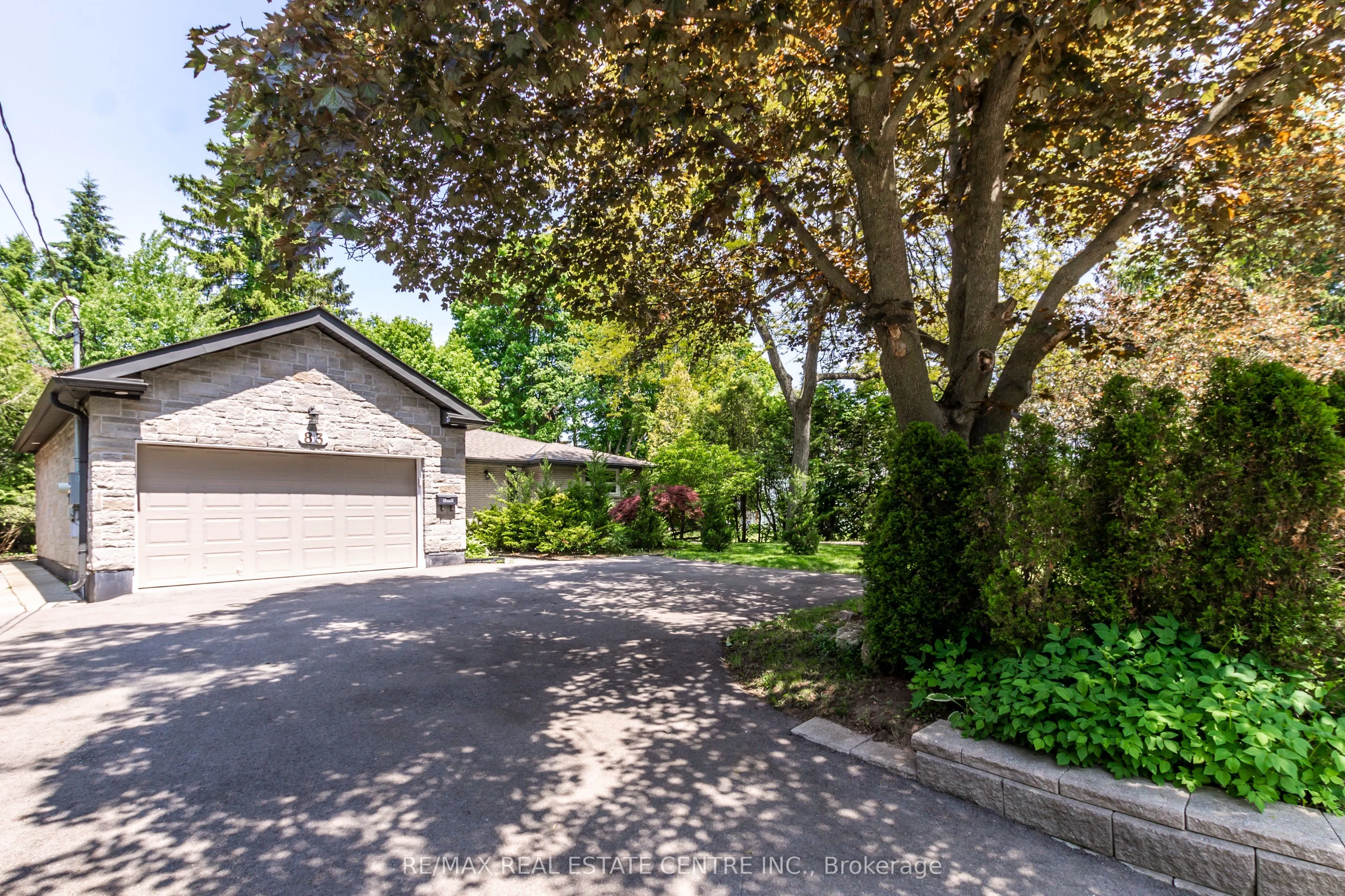 83 Jerseyville Road E