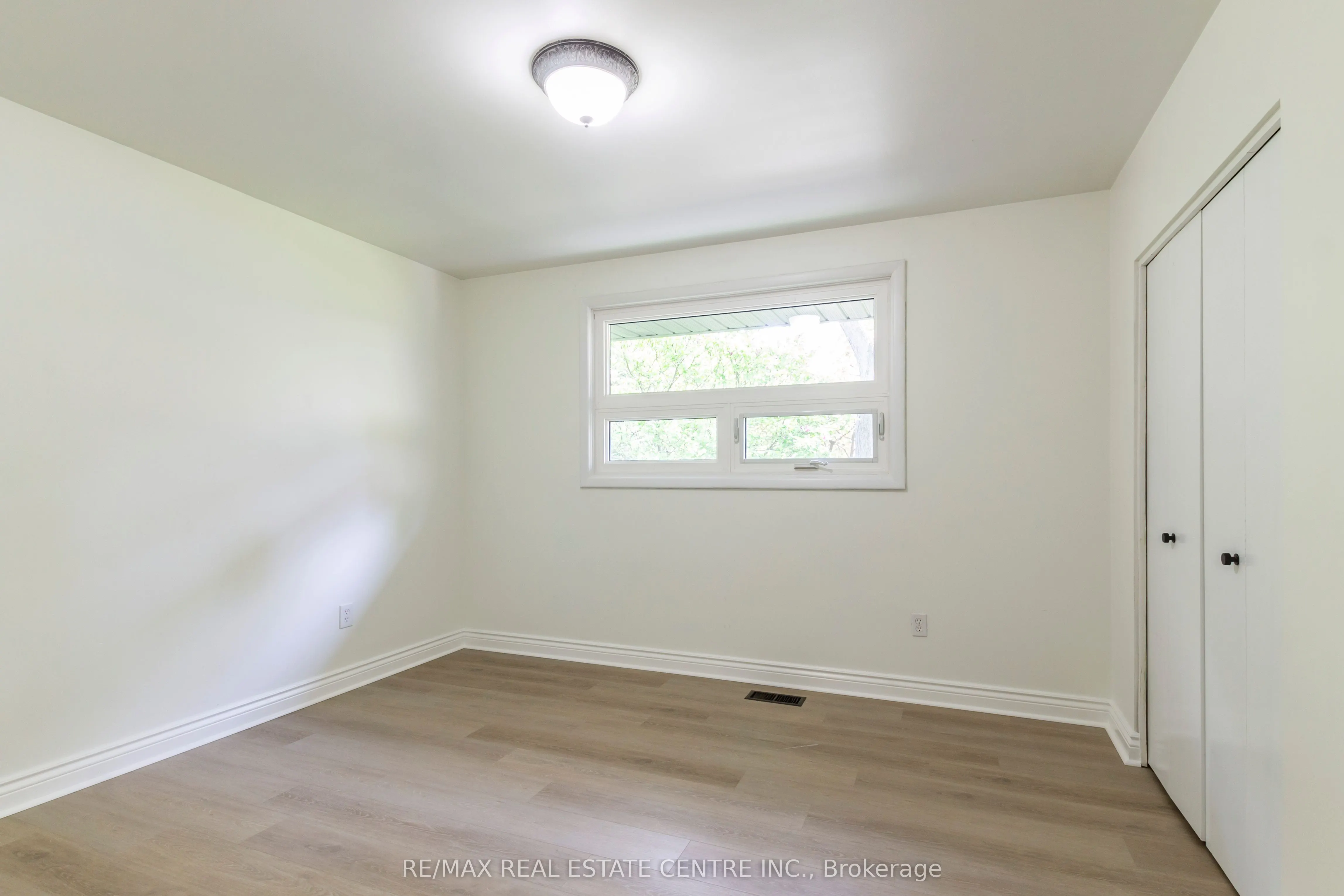 83 Jerseyville Road E