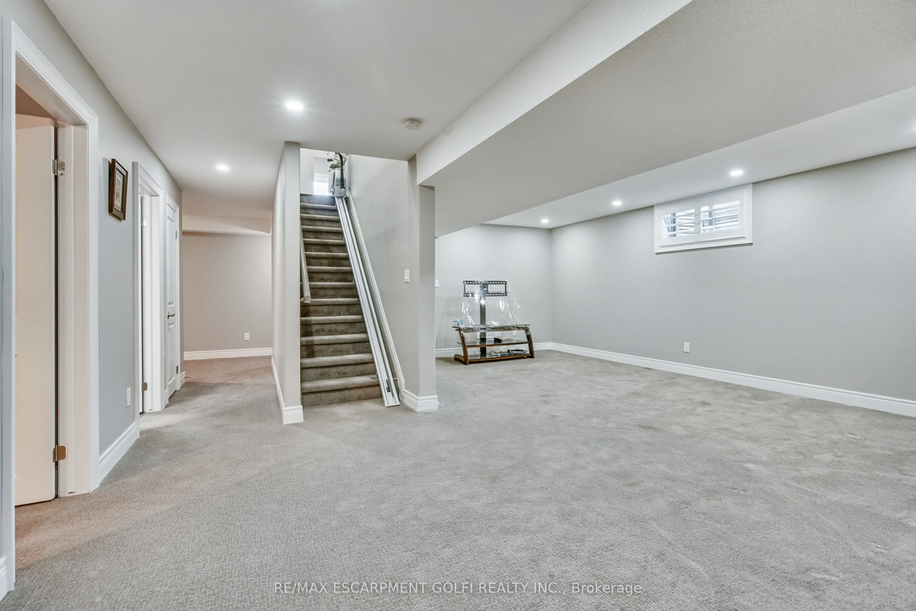 194 Donly Drive S, #12