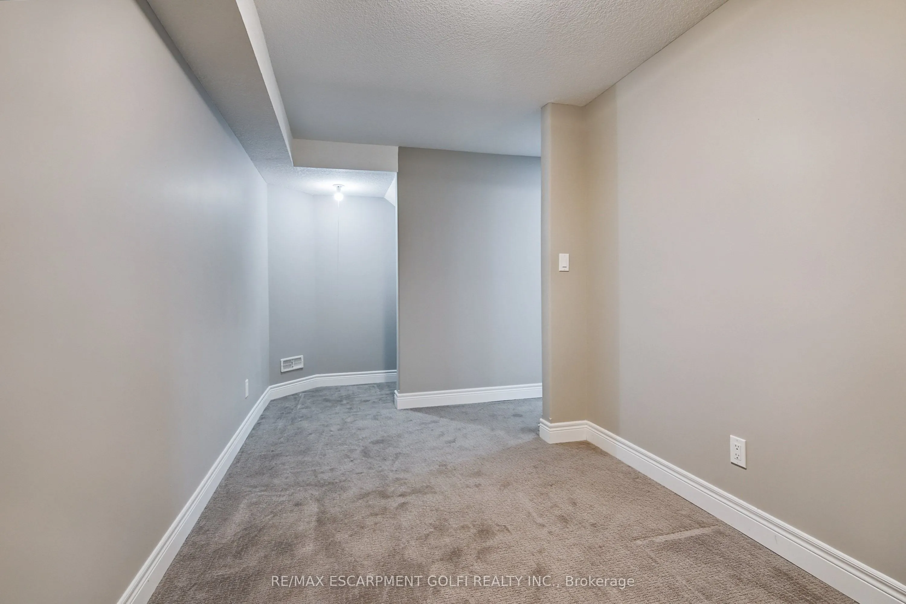 194 Donly Drive S, #12