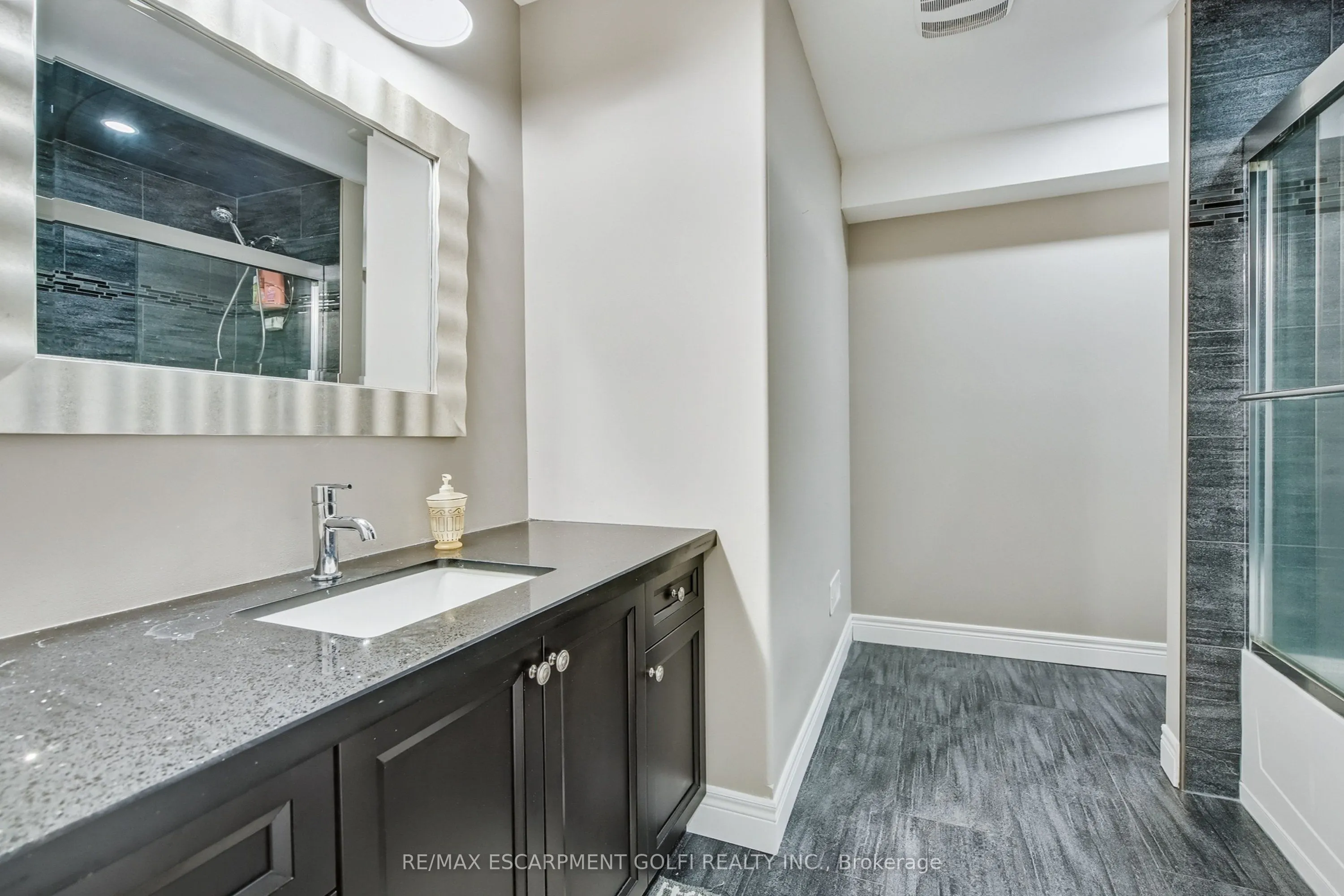 194 Donly Drive S, #12