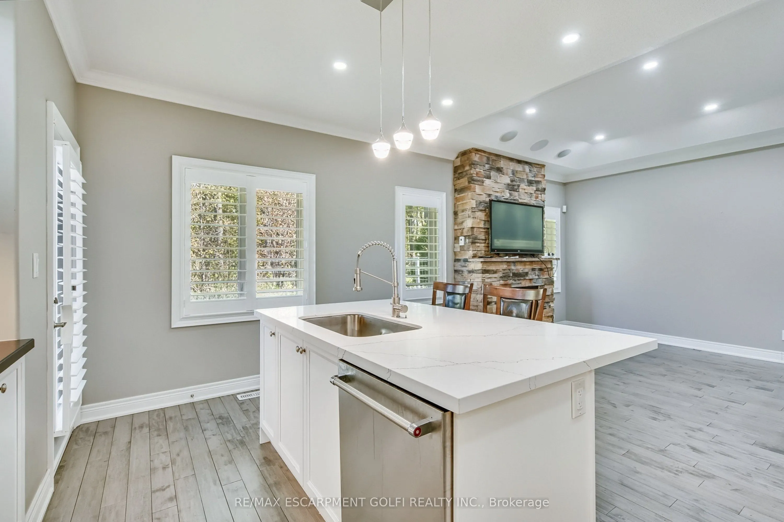 194 Donly Drive S, #12