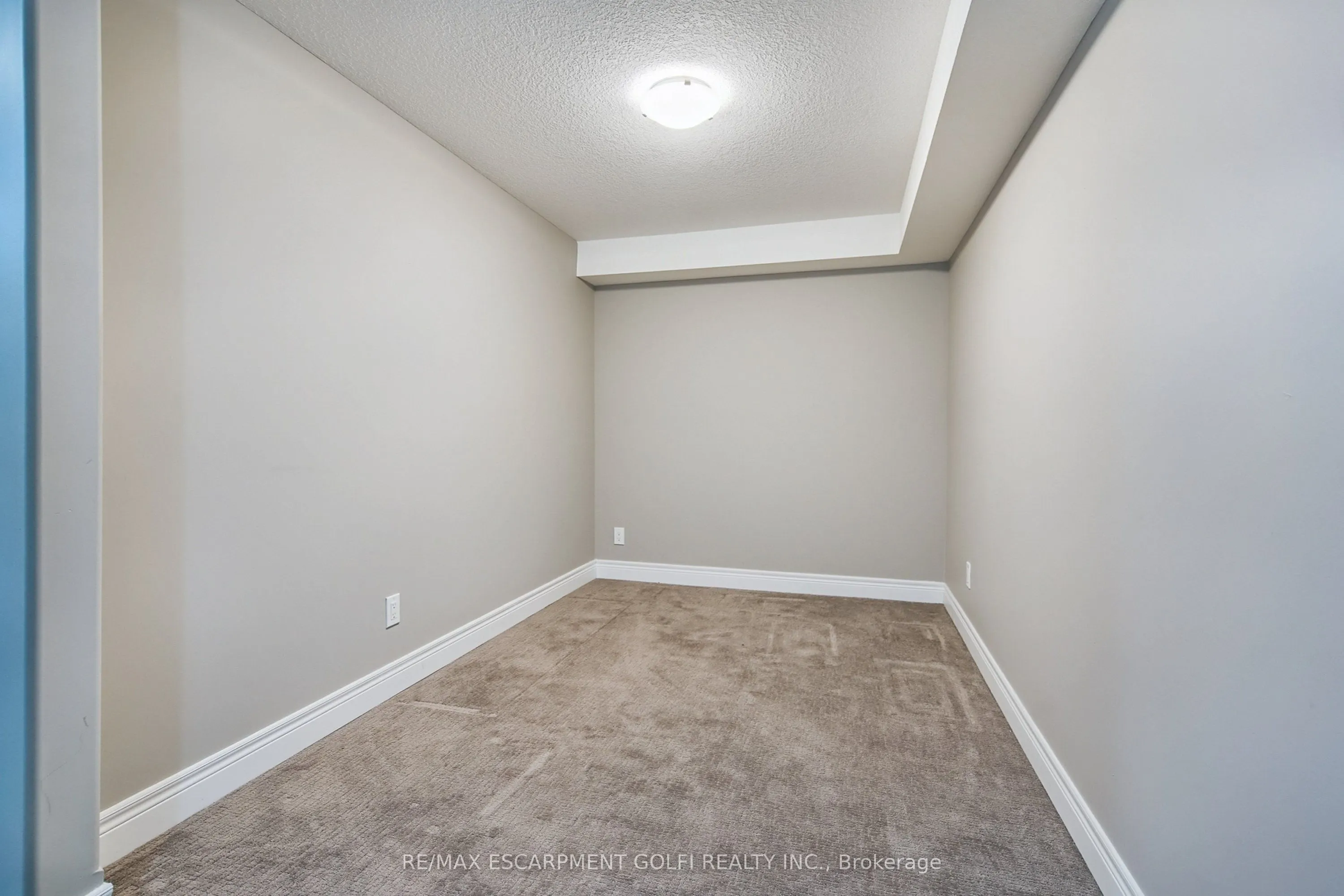 194 Donly Drive S, #12
