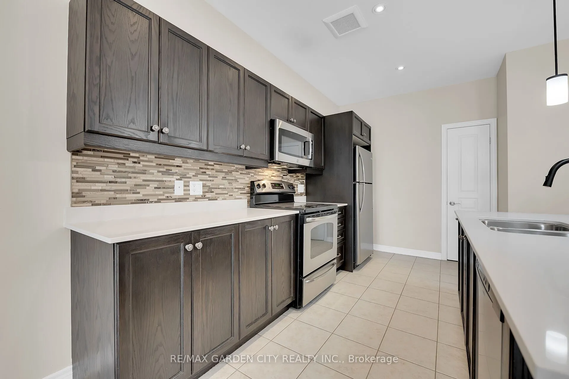 24 MANORWOOD Drive