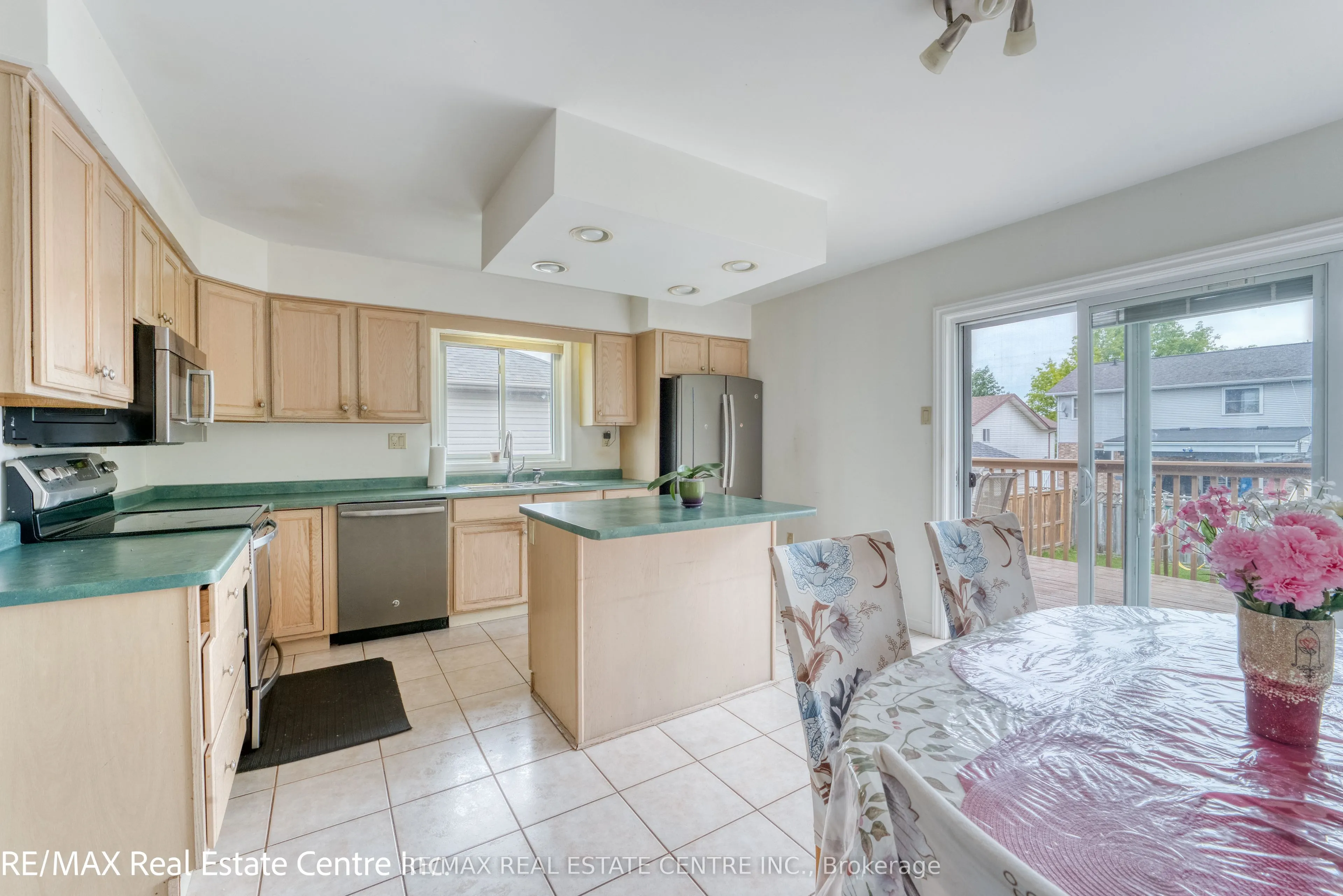 1616 Birchwood Crescent