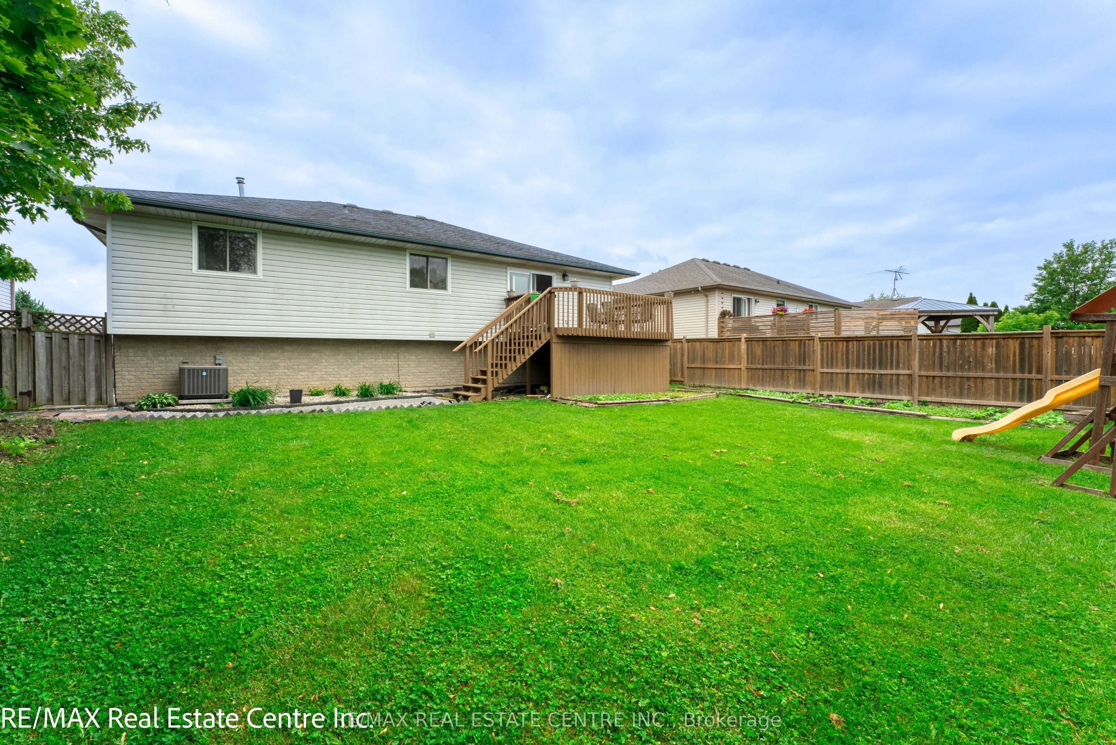 1616 Birchwood Crescent