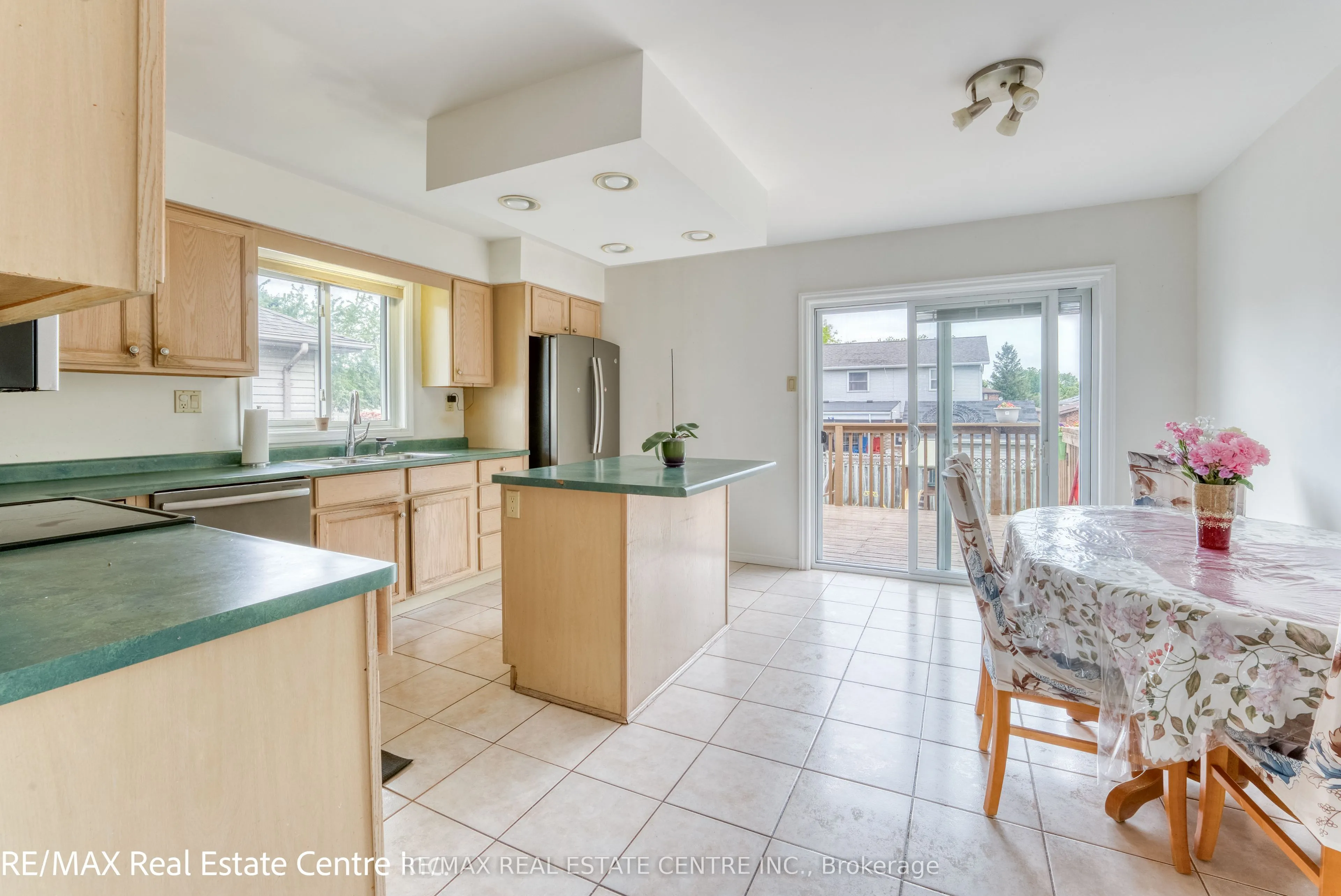 1616 Birchwood Crescent