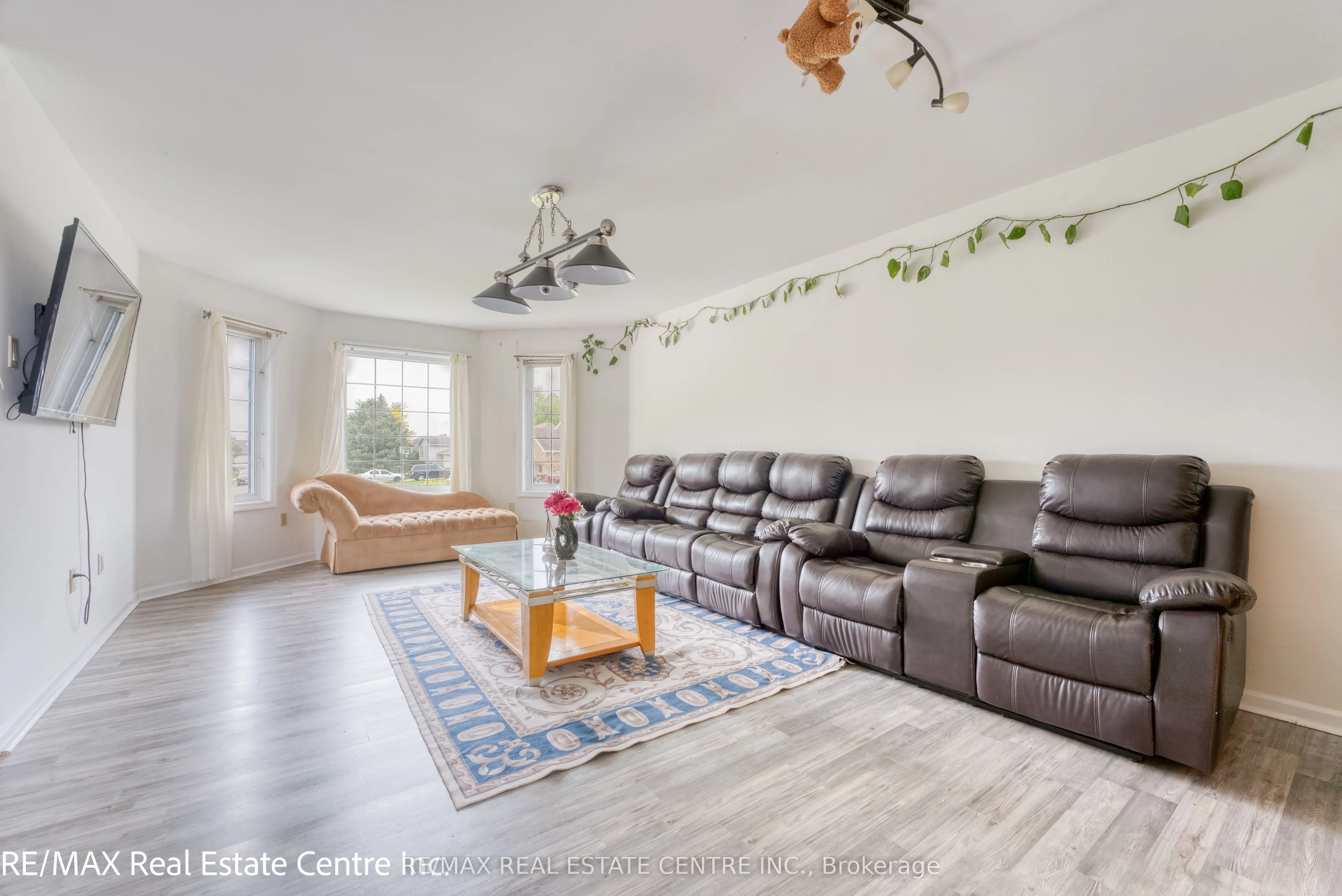 1616 Birchwood Crescent