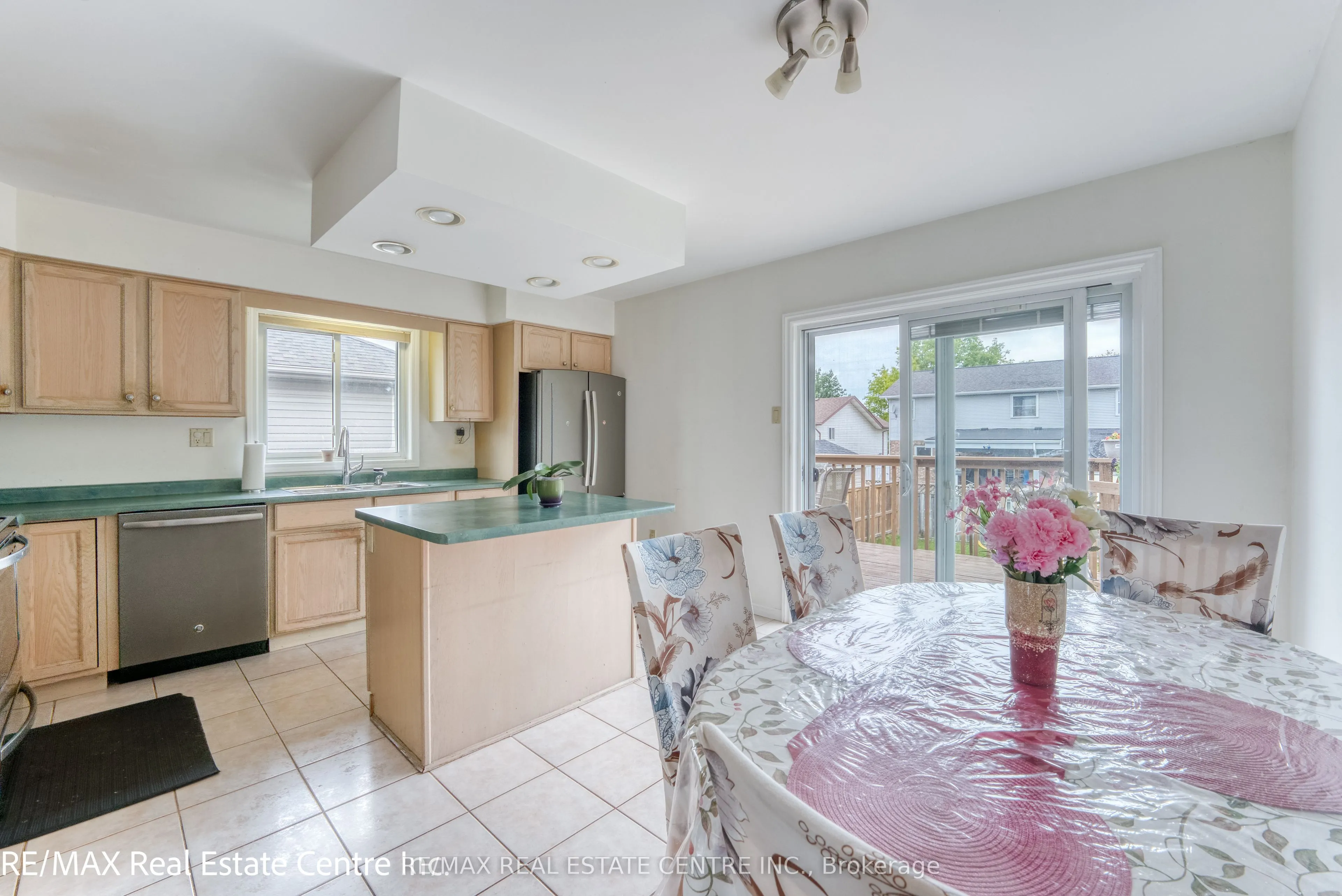 1616 Birchwood Crescent