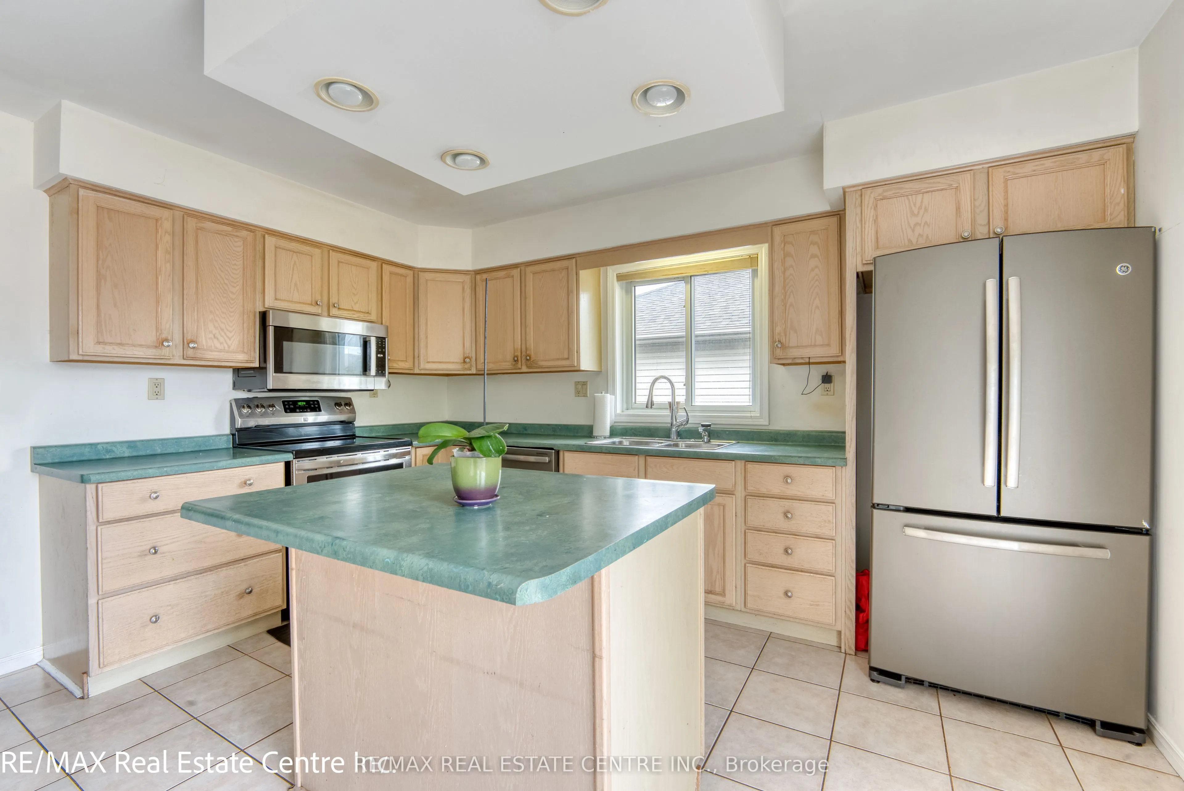 1616 Birchwood Crescent