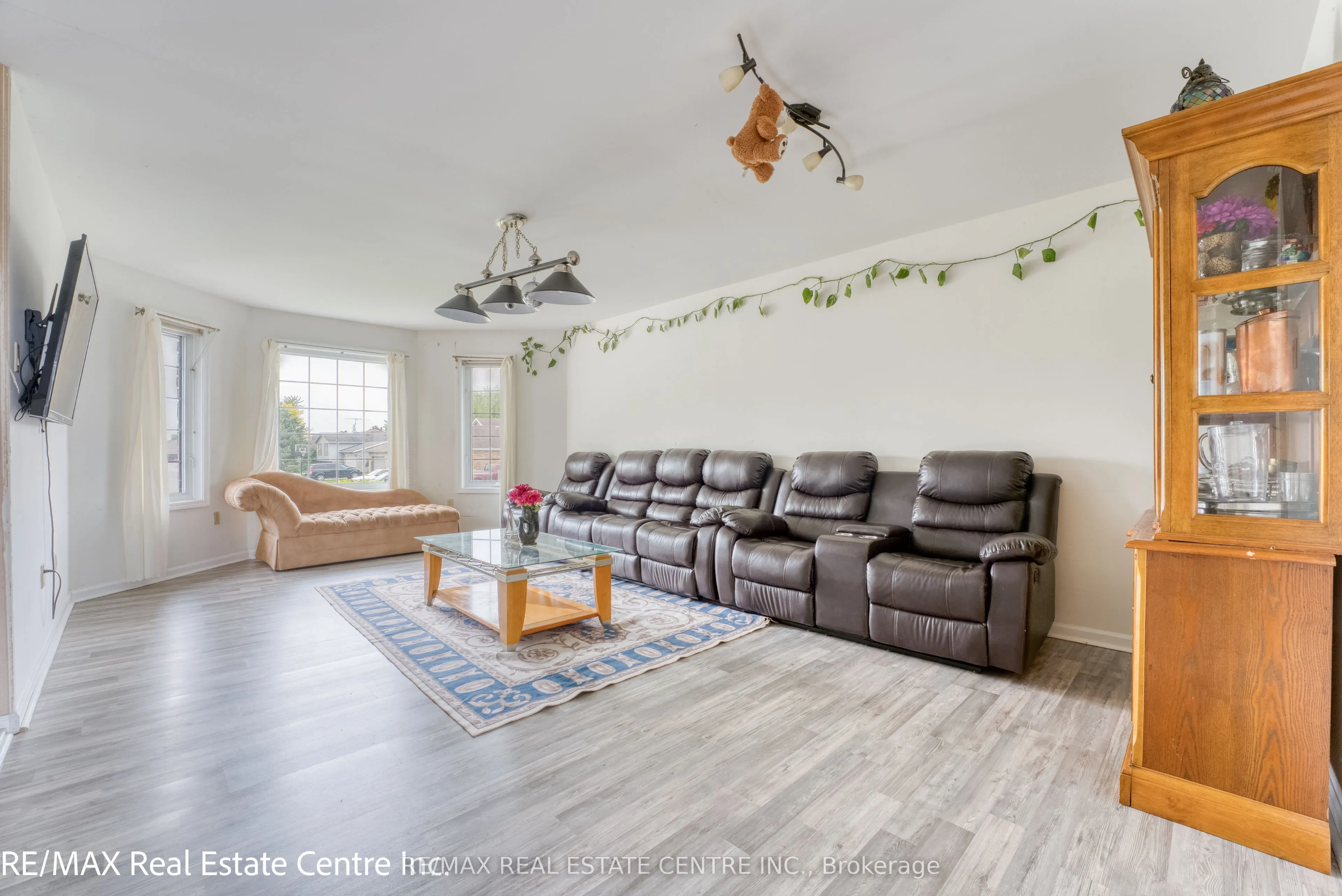 1616 Birchwood Crescent