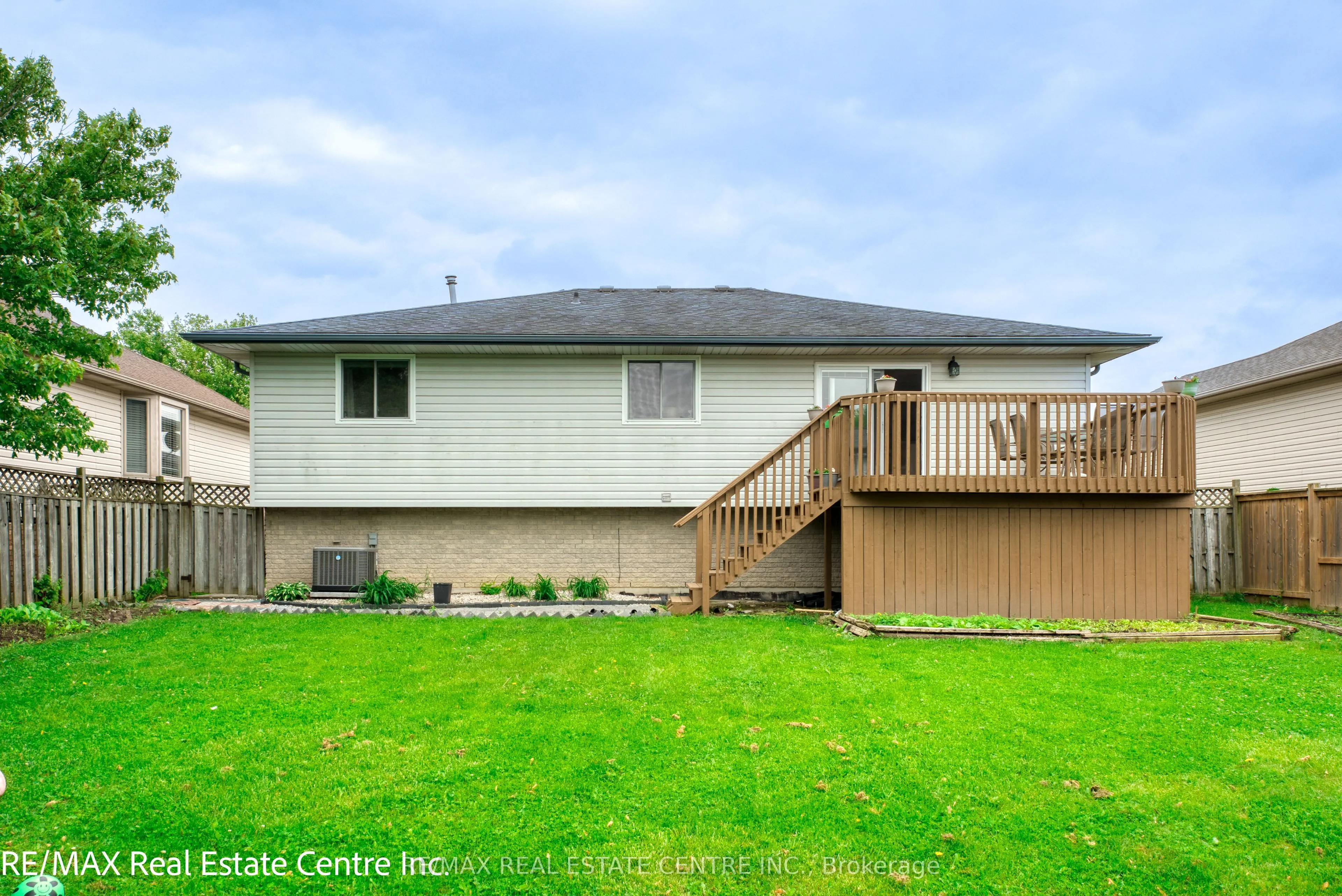 1616 Birchwood Crescent