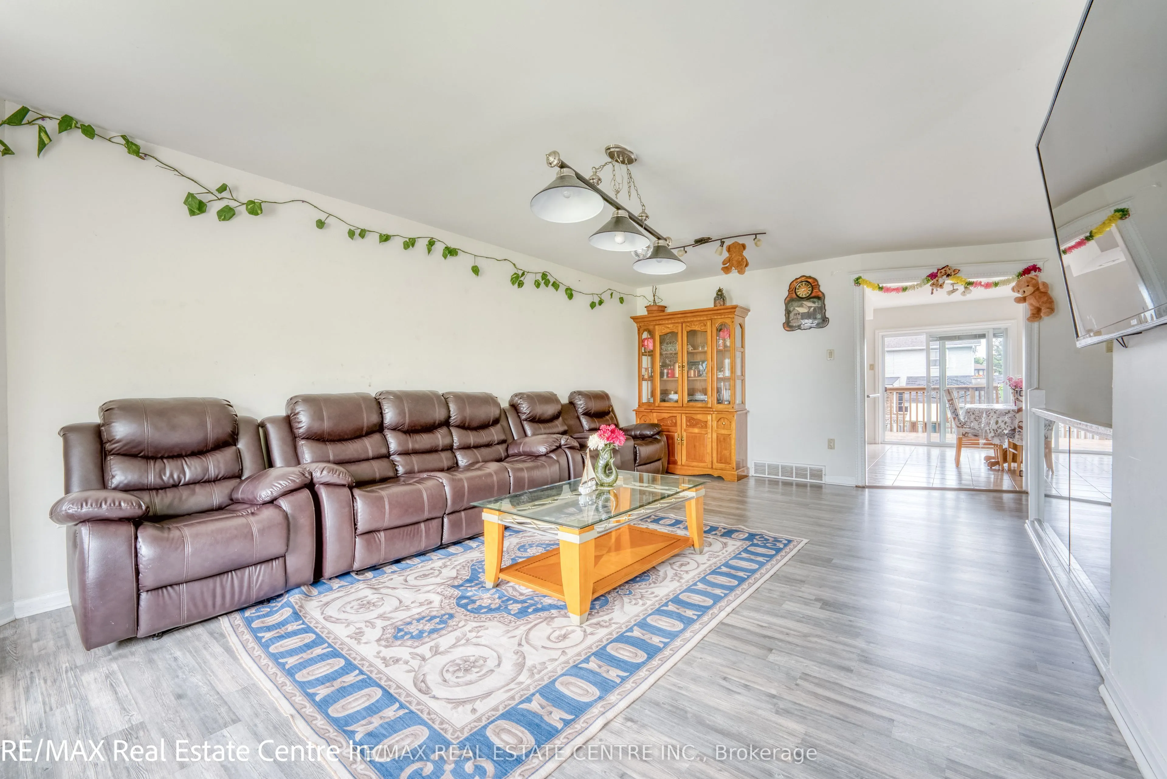 1616 Birchwood Crescent