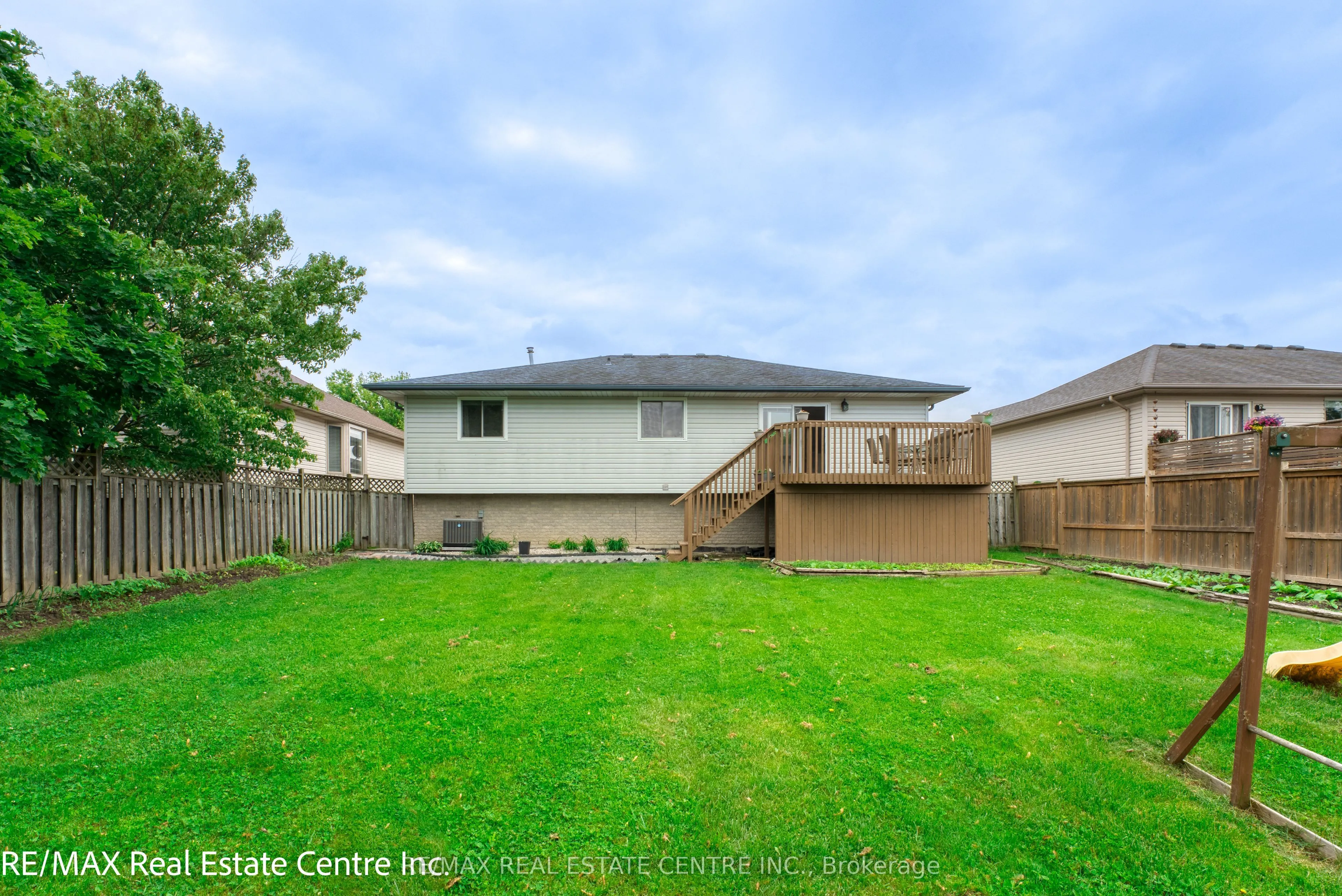 1616 Birchwood Crescent
