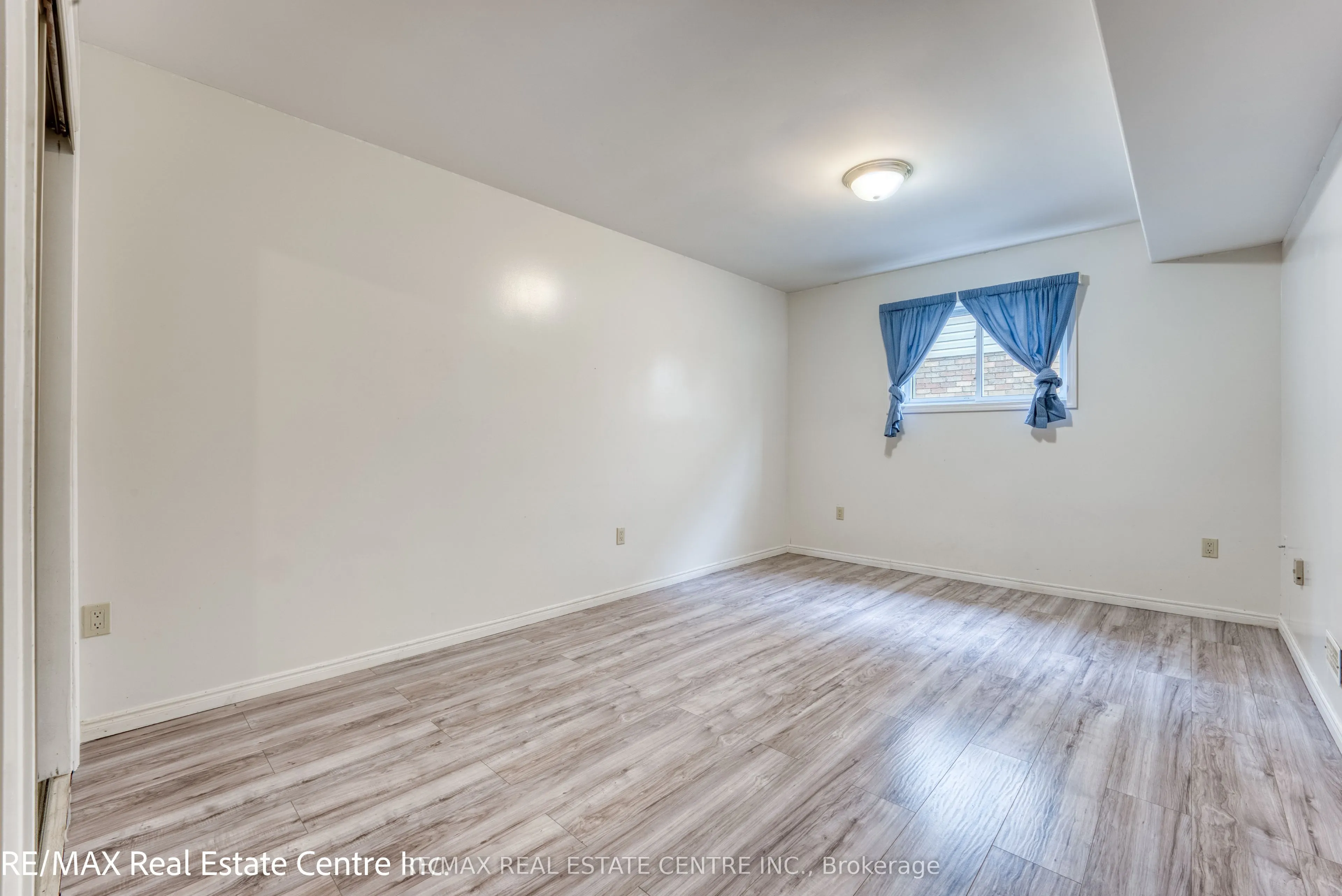 1616 Birchwood Crescent