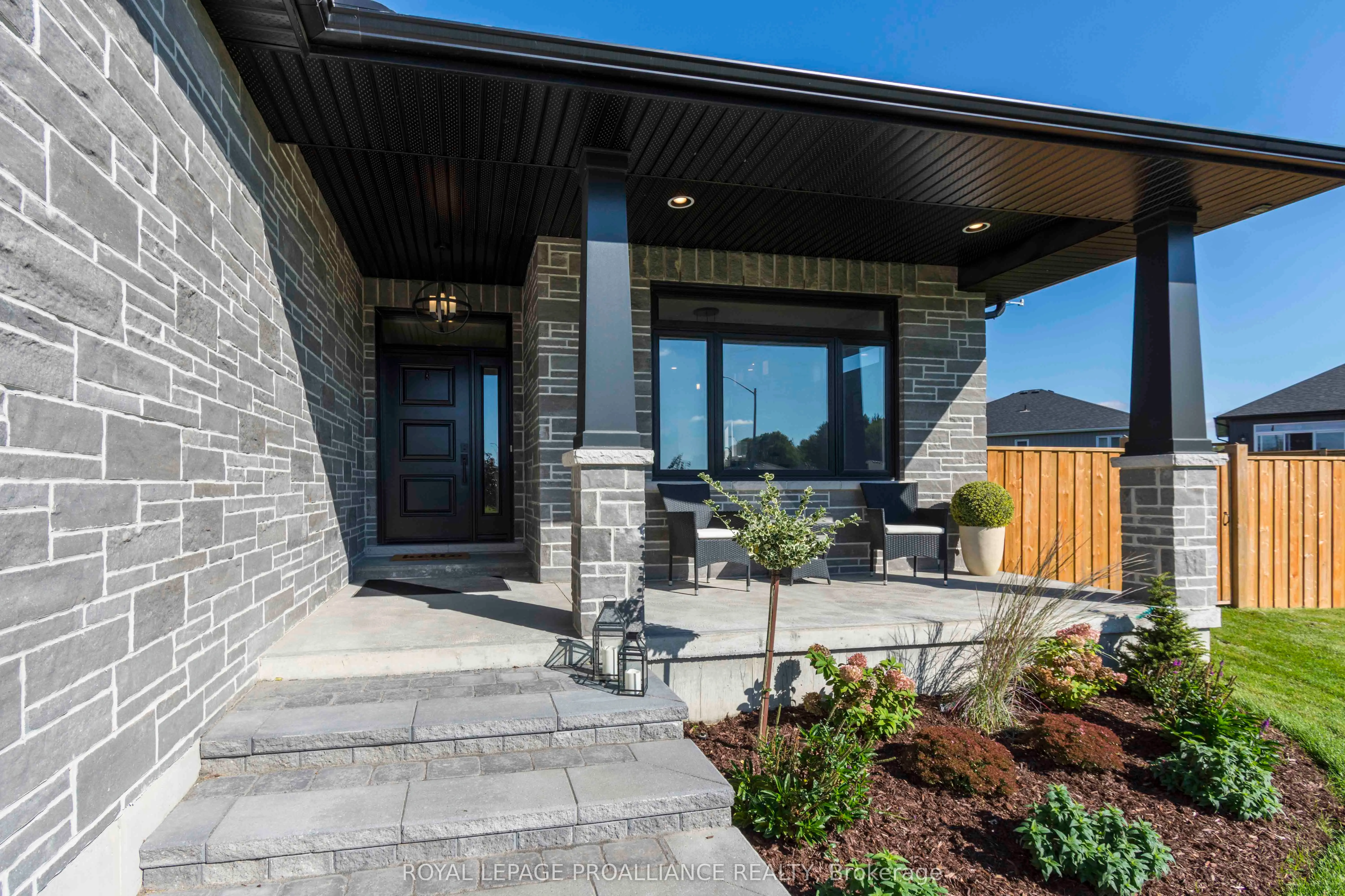 38 Mackenzie John Crescent