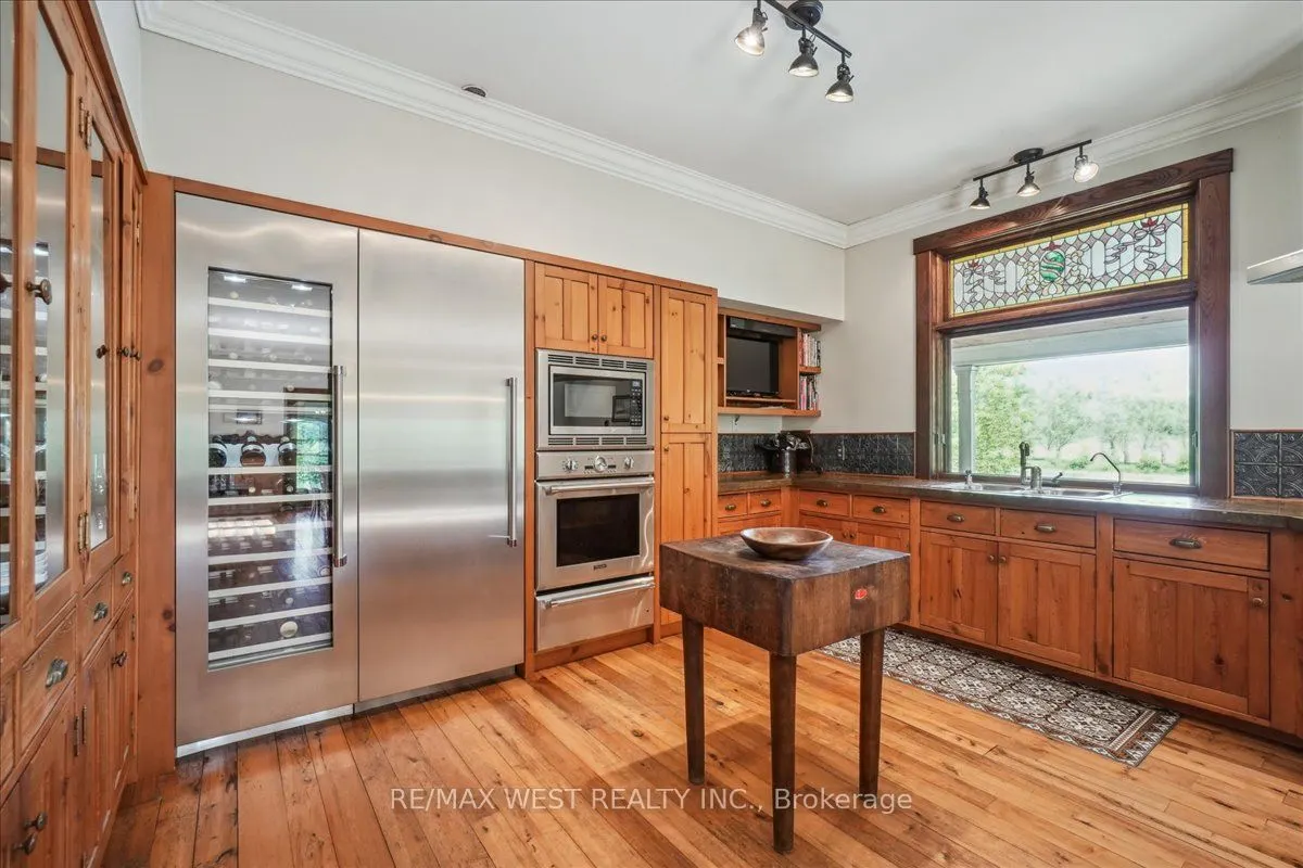 7817 Sideroad 10