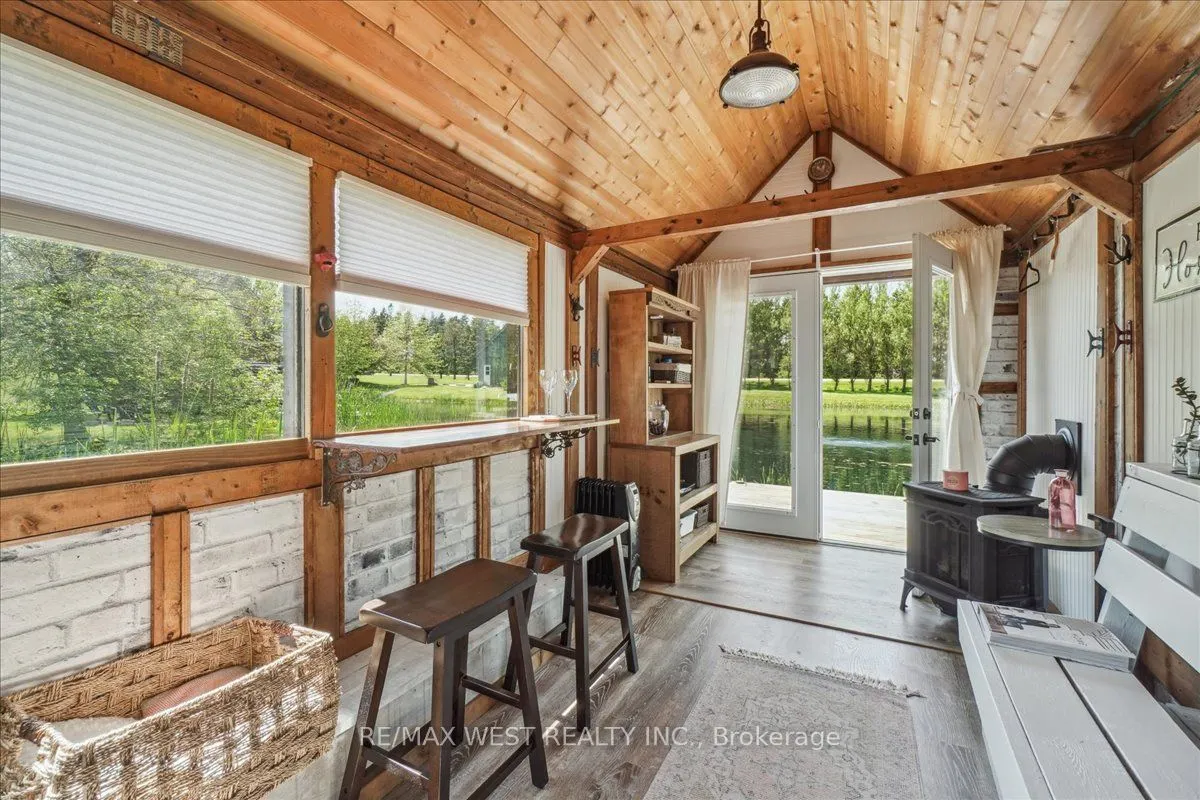 7817 Sideroad 10