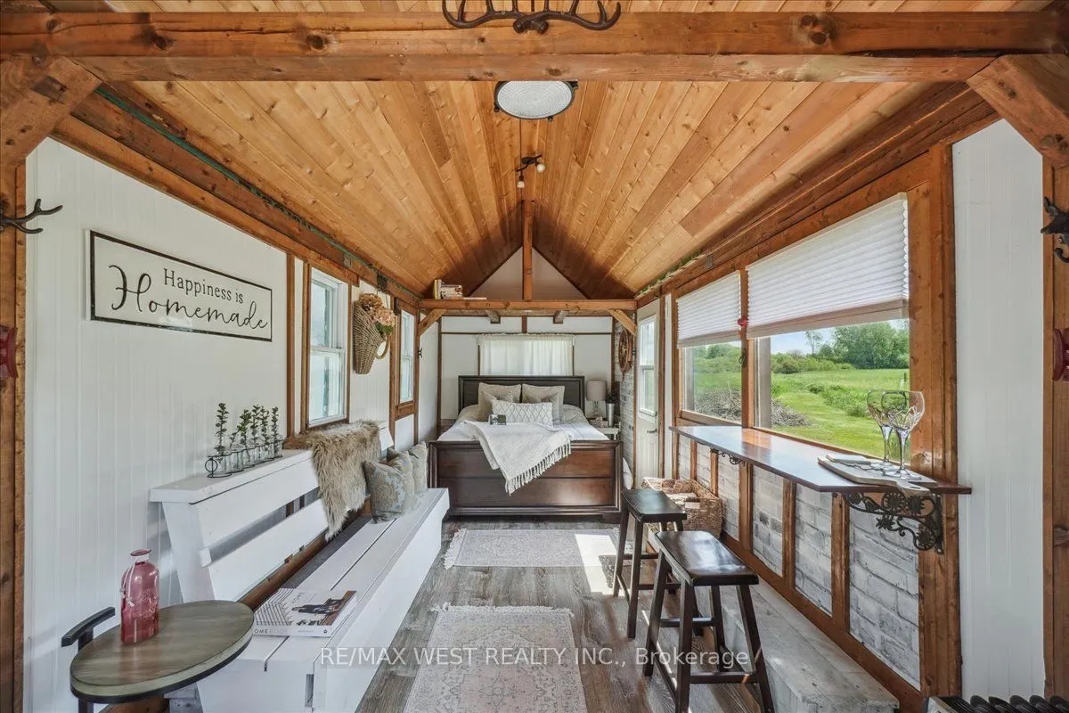 7817 Sideroad 10