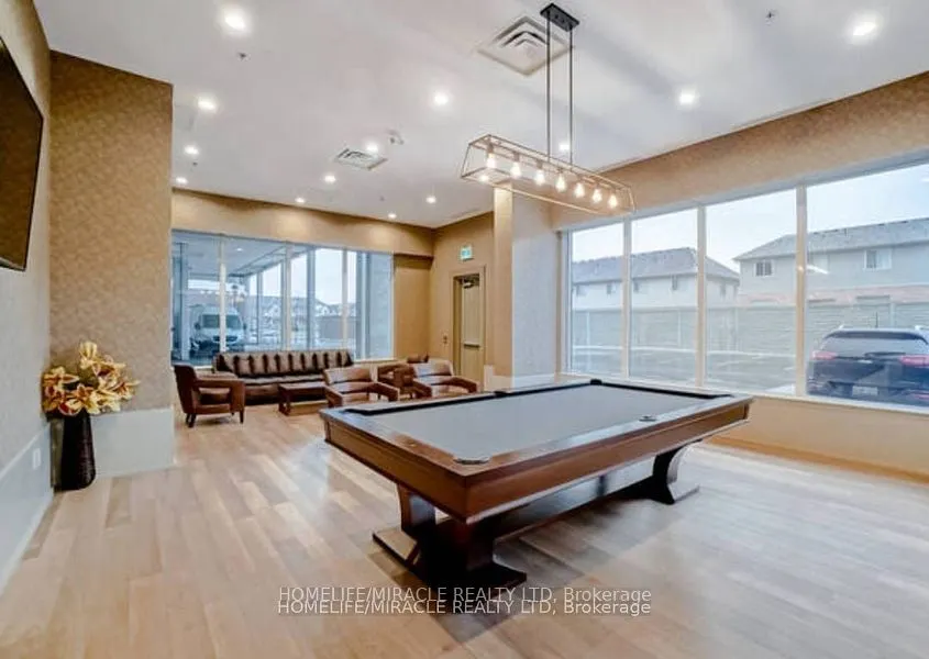 560 North service Road, #802