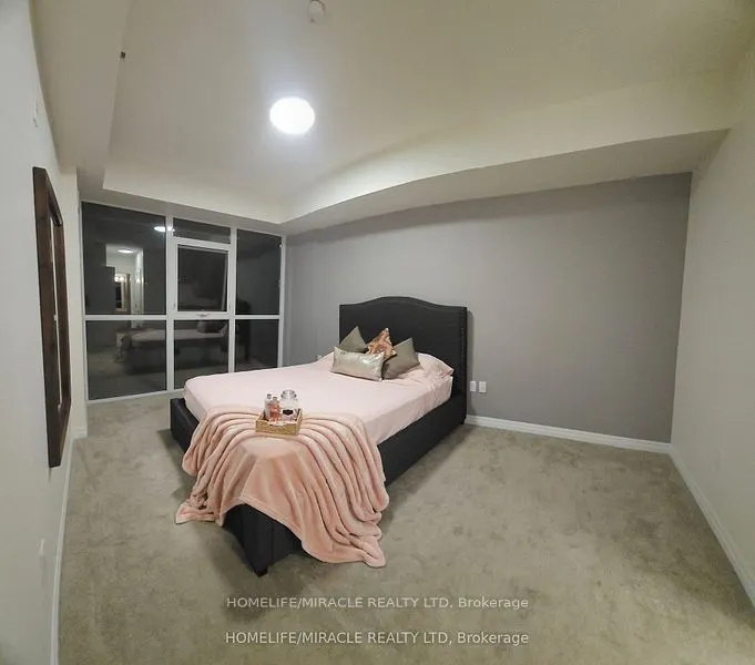 560 North service Road, #802