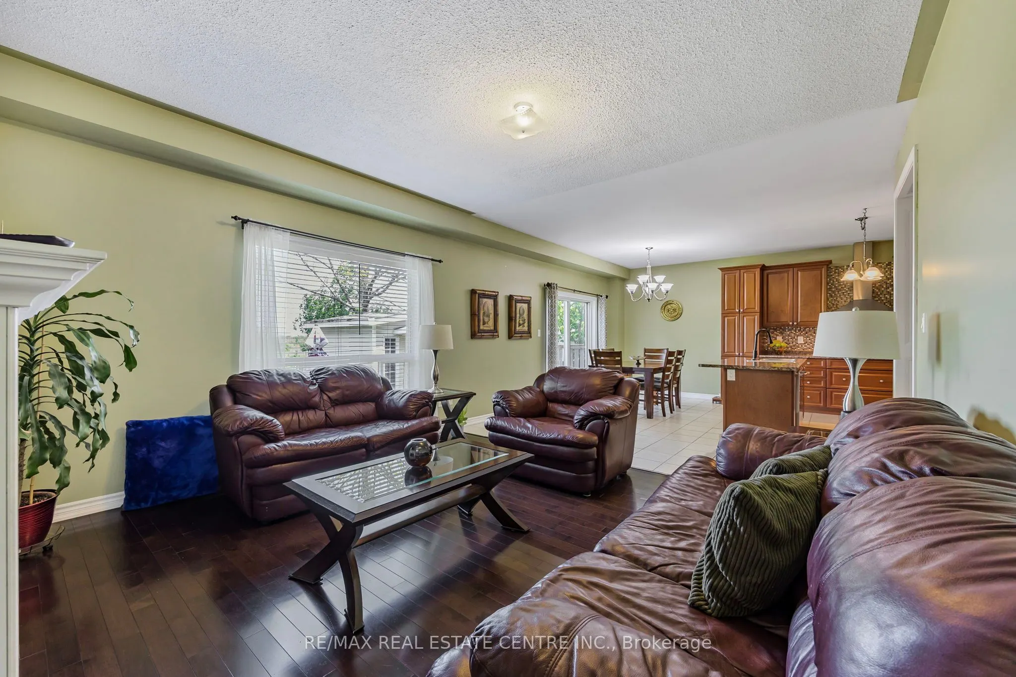 904 O'Reilly Crescent