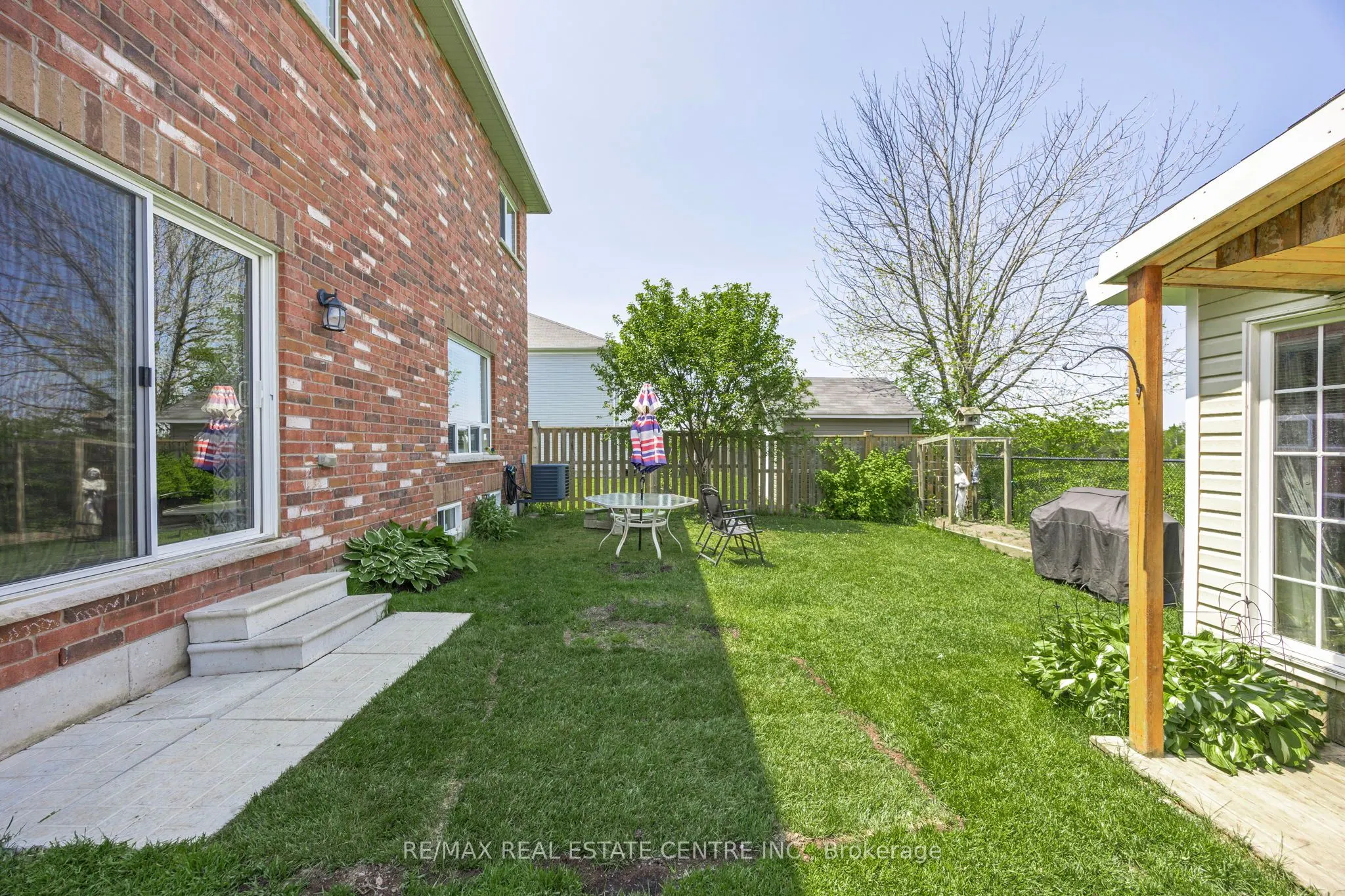 904 O'Reilly Crescent