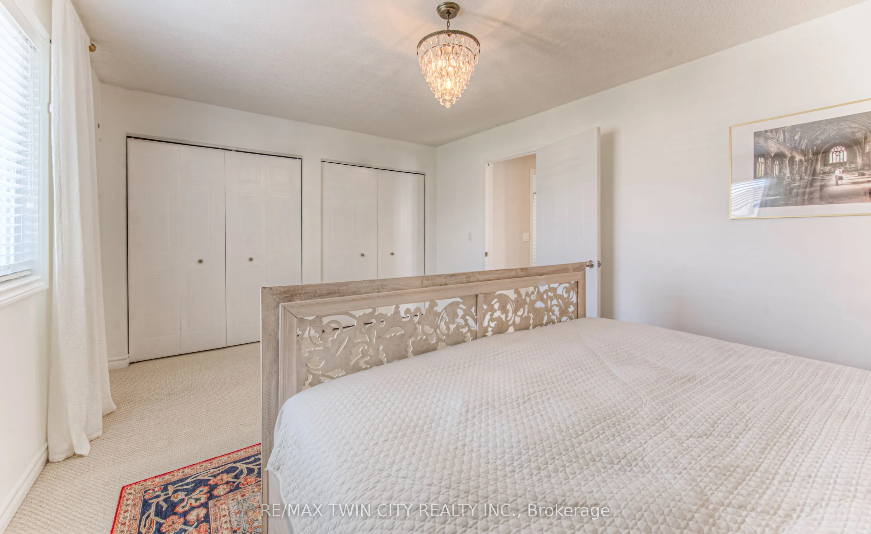 381 University Downs Crescent