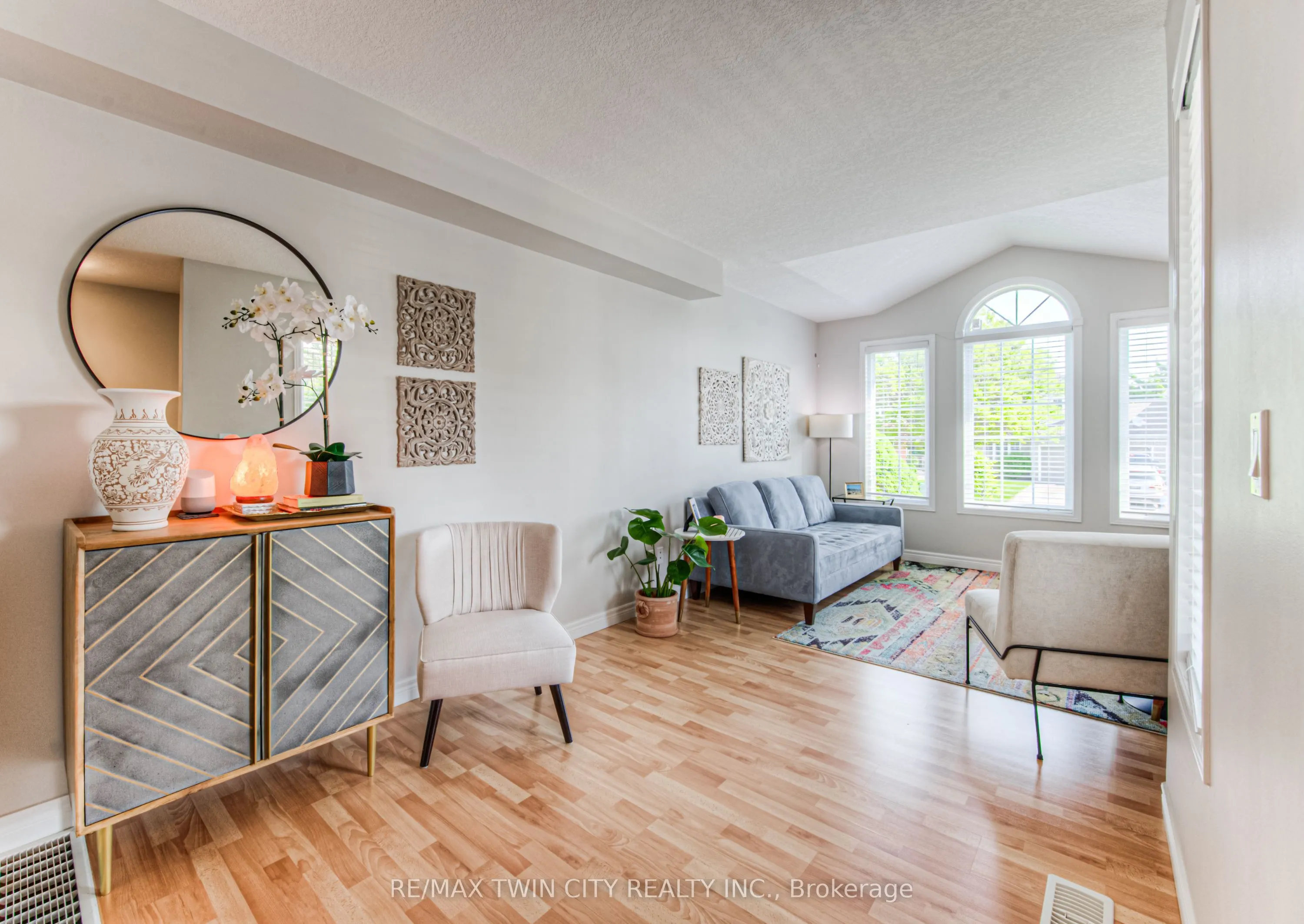 381 University Downs Crescent