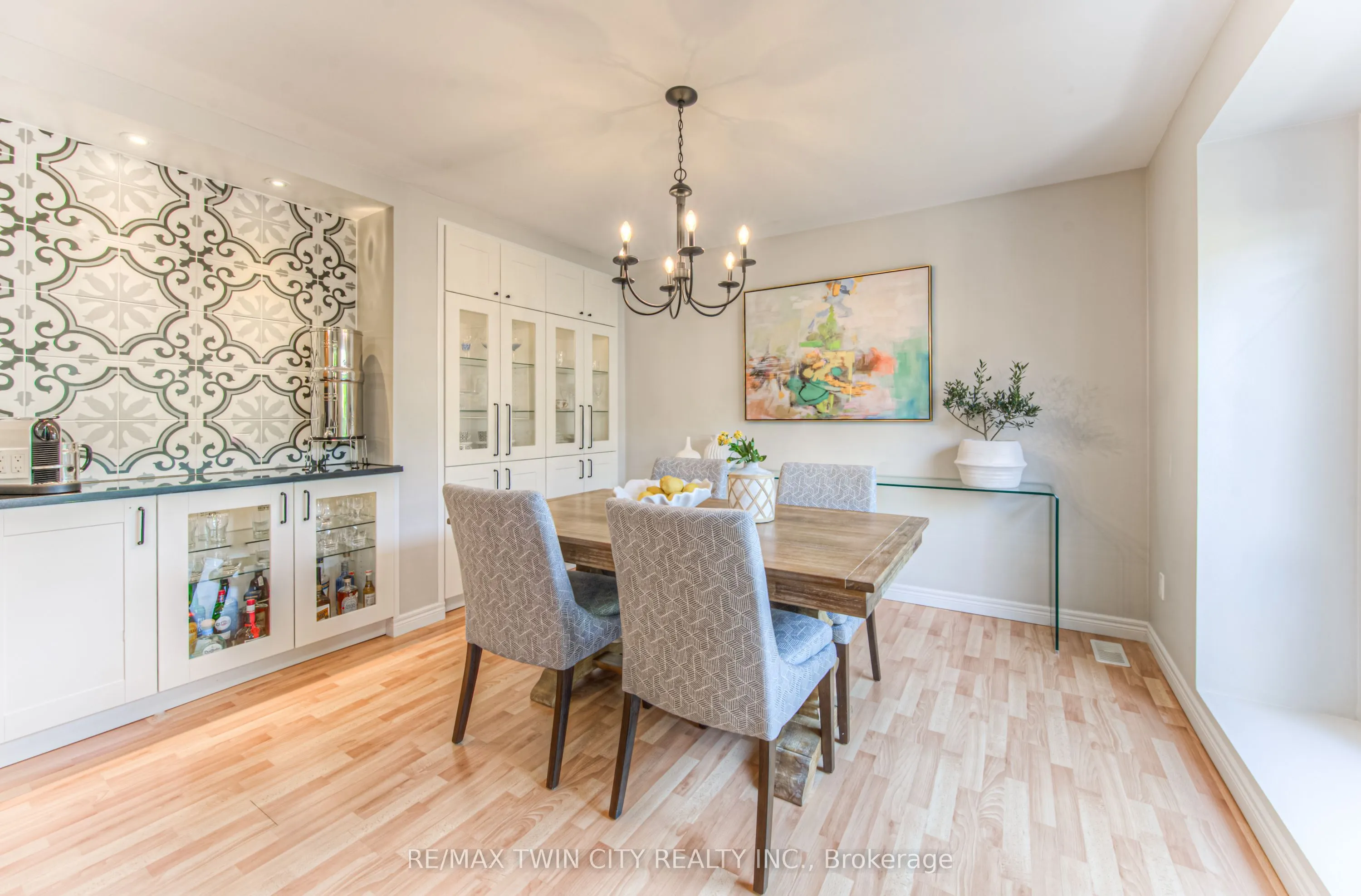 381 University Downs Crescent