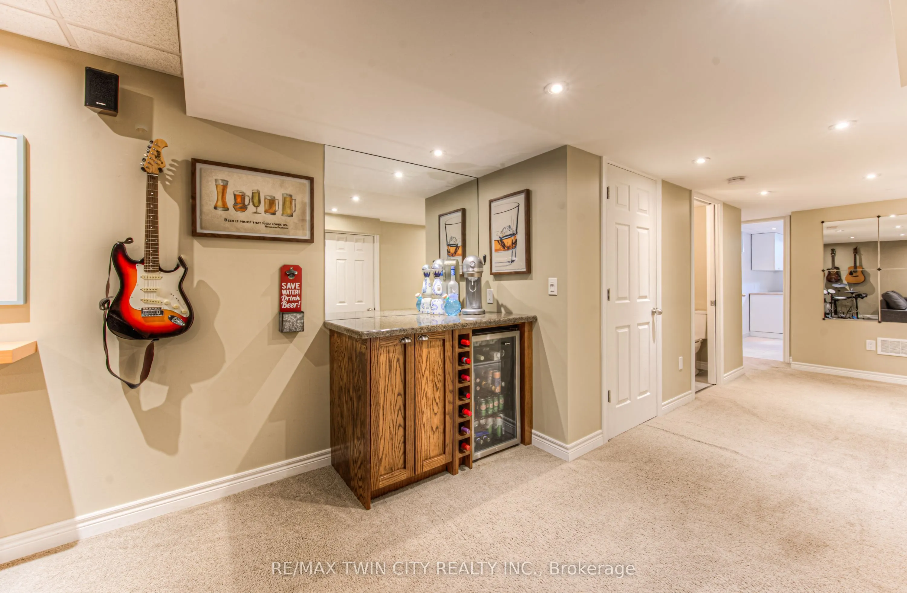 381 University Downs Crescent
