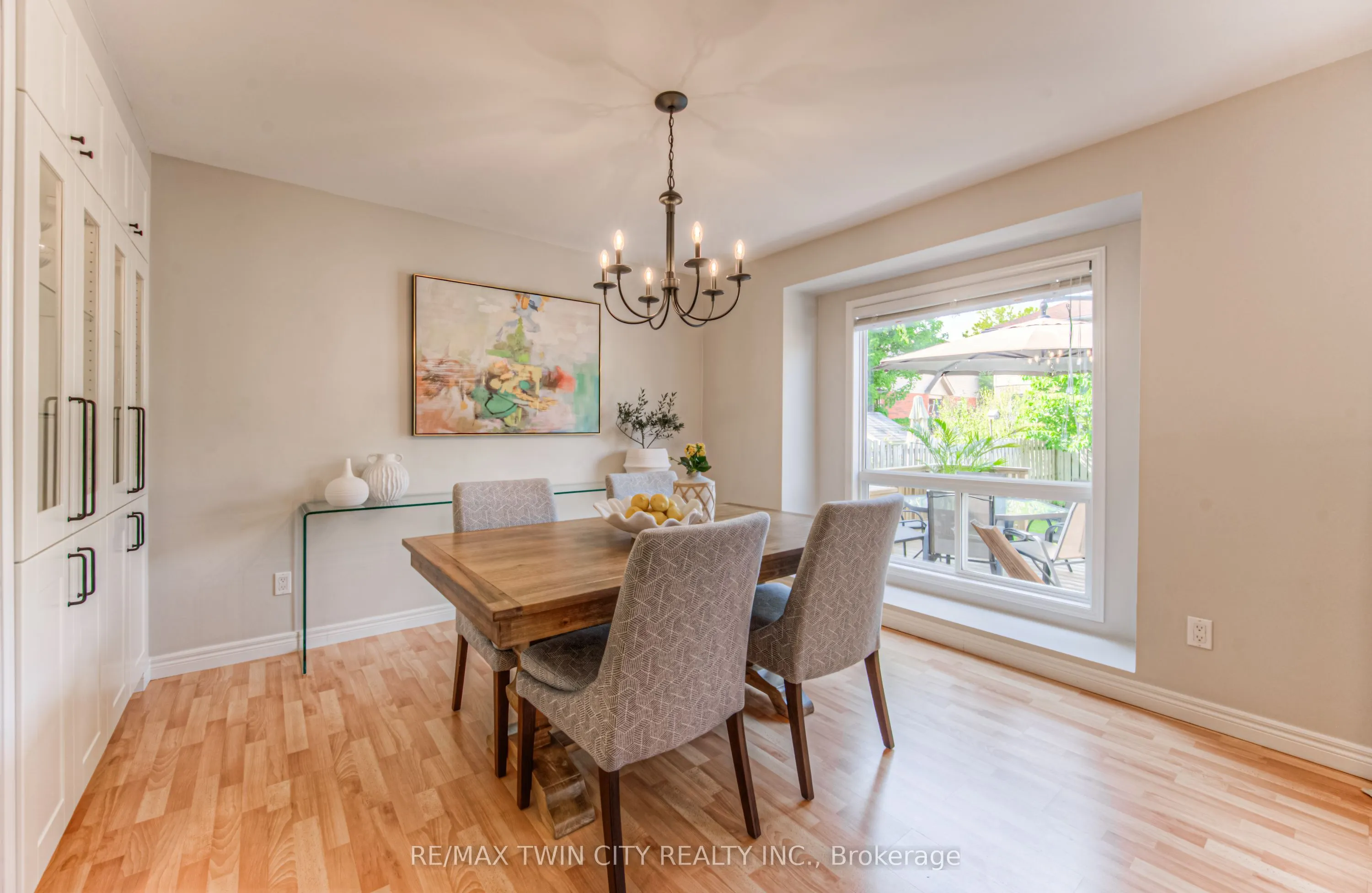 381 University Downs Crescent
