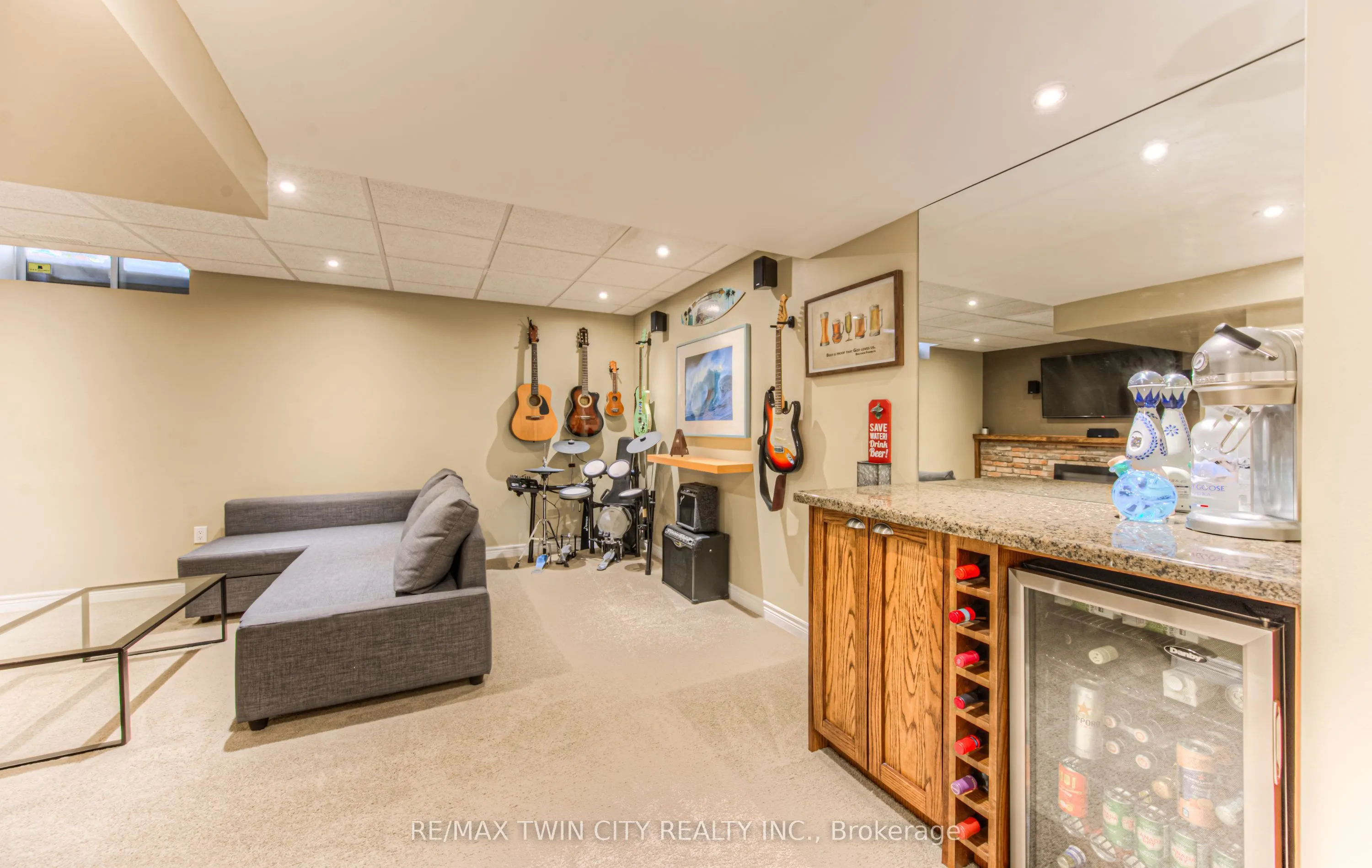 381 University Downs Crescent
