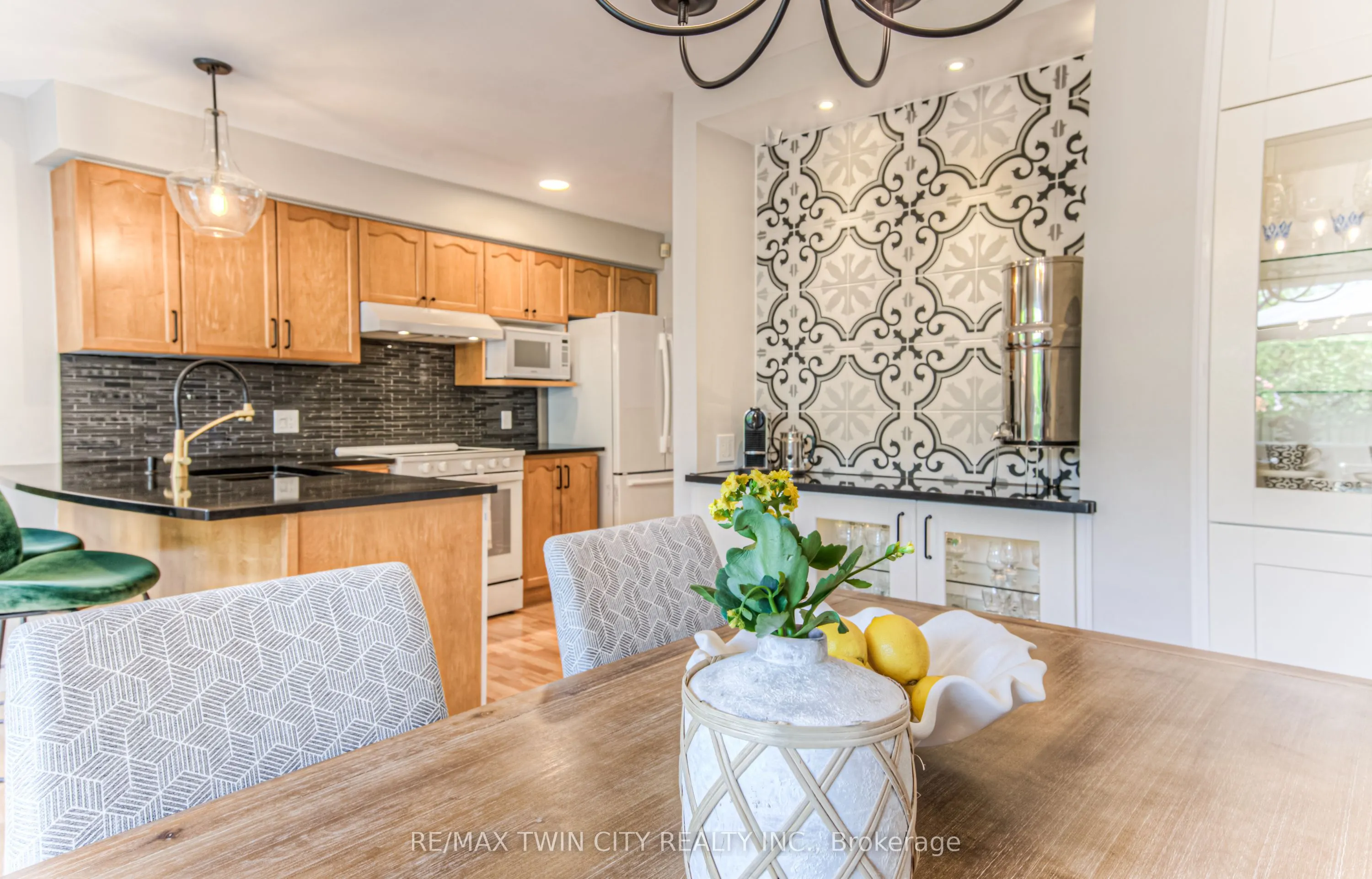 381 University Downs Crescent