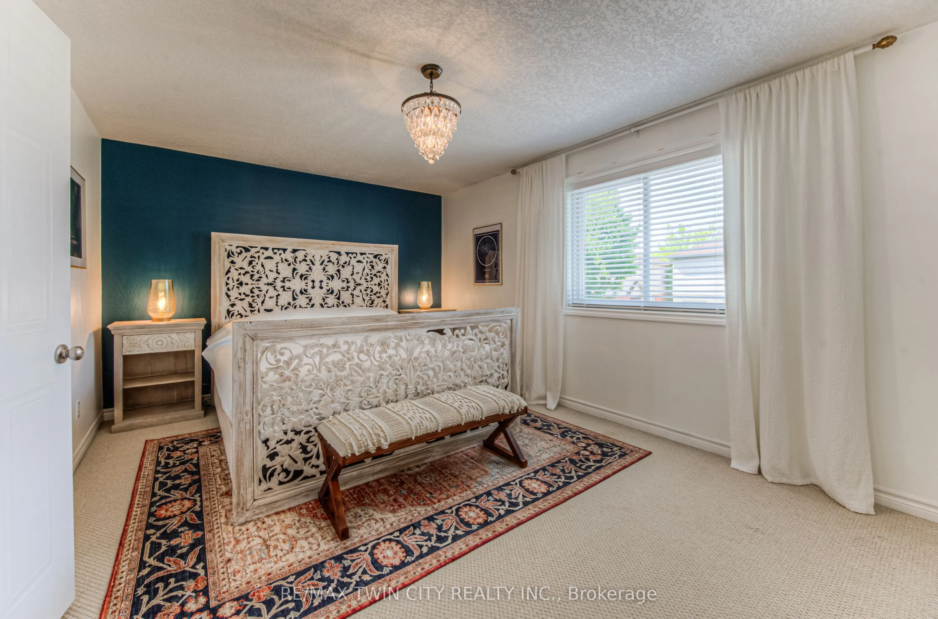 381 University Downs Crescent