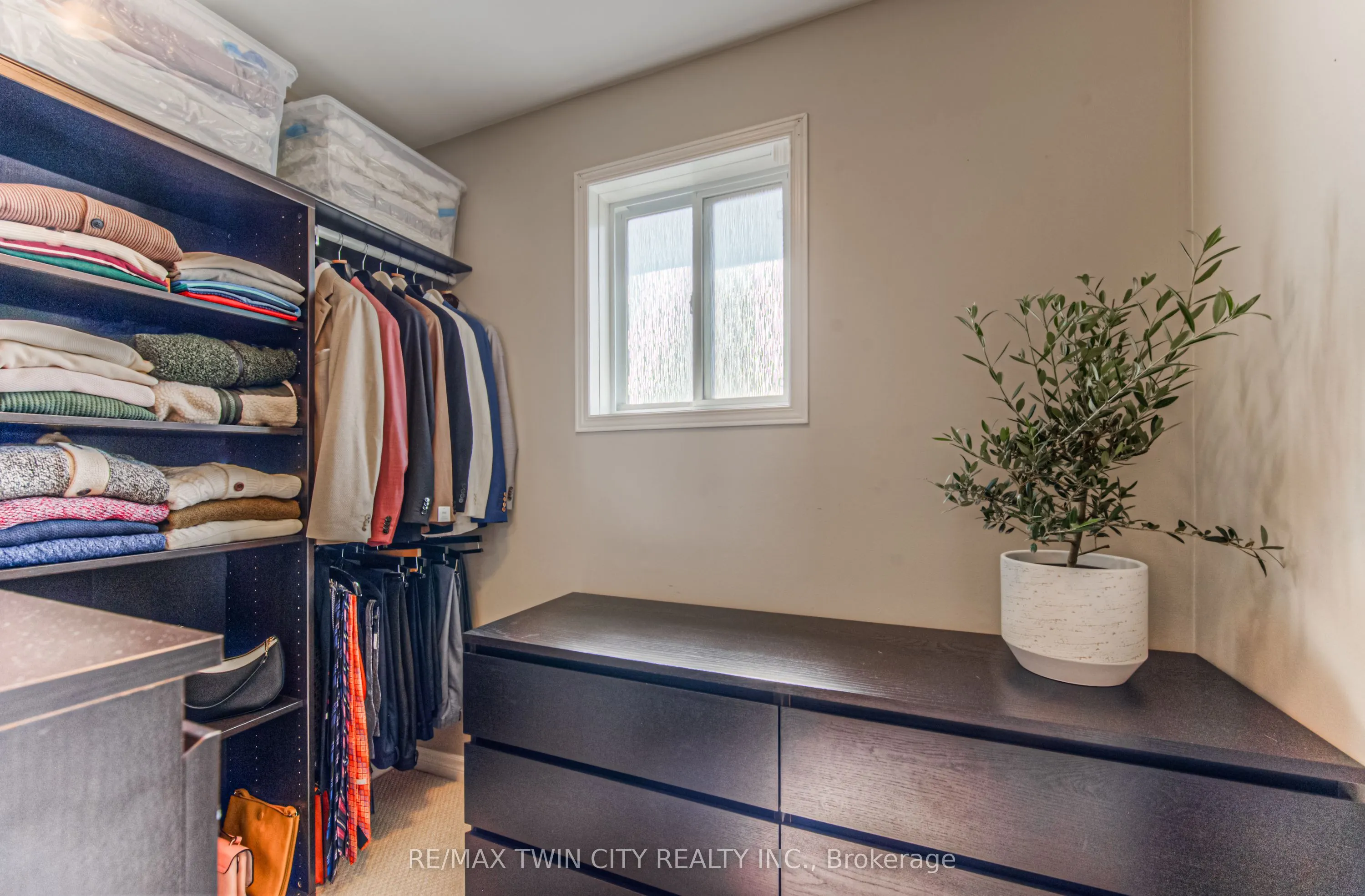 381 University Downs Crescent