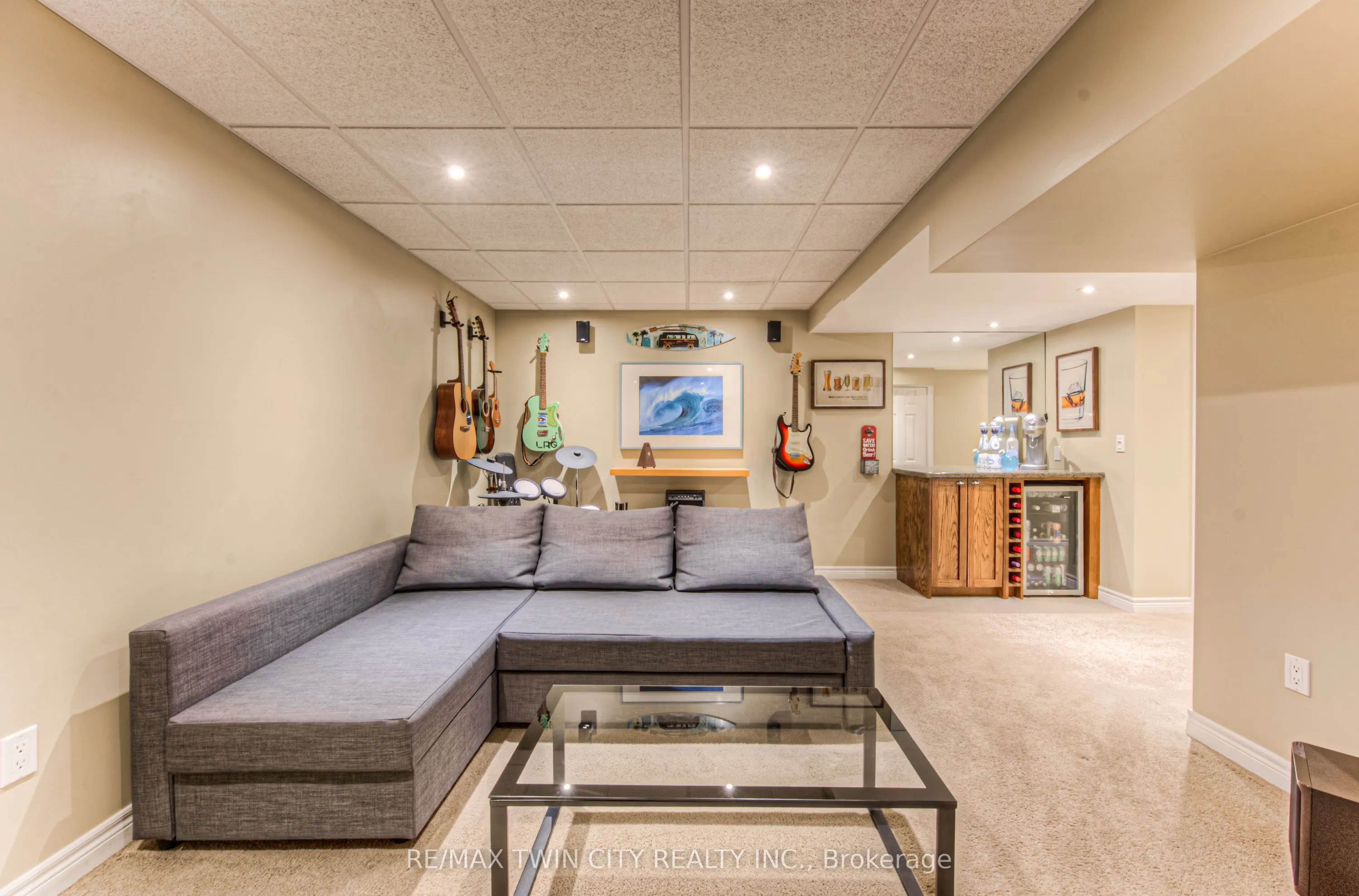 381 University Downs Crescent