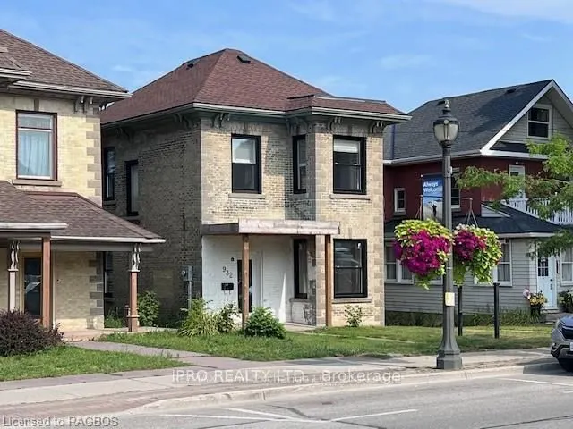 932 Queen Street W