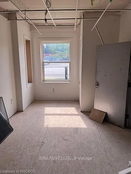 932 Queen Street W