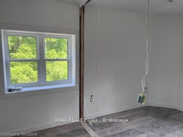 932 Queen Street W