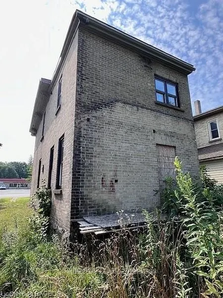 932 Queen Street W