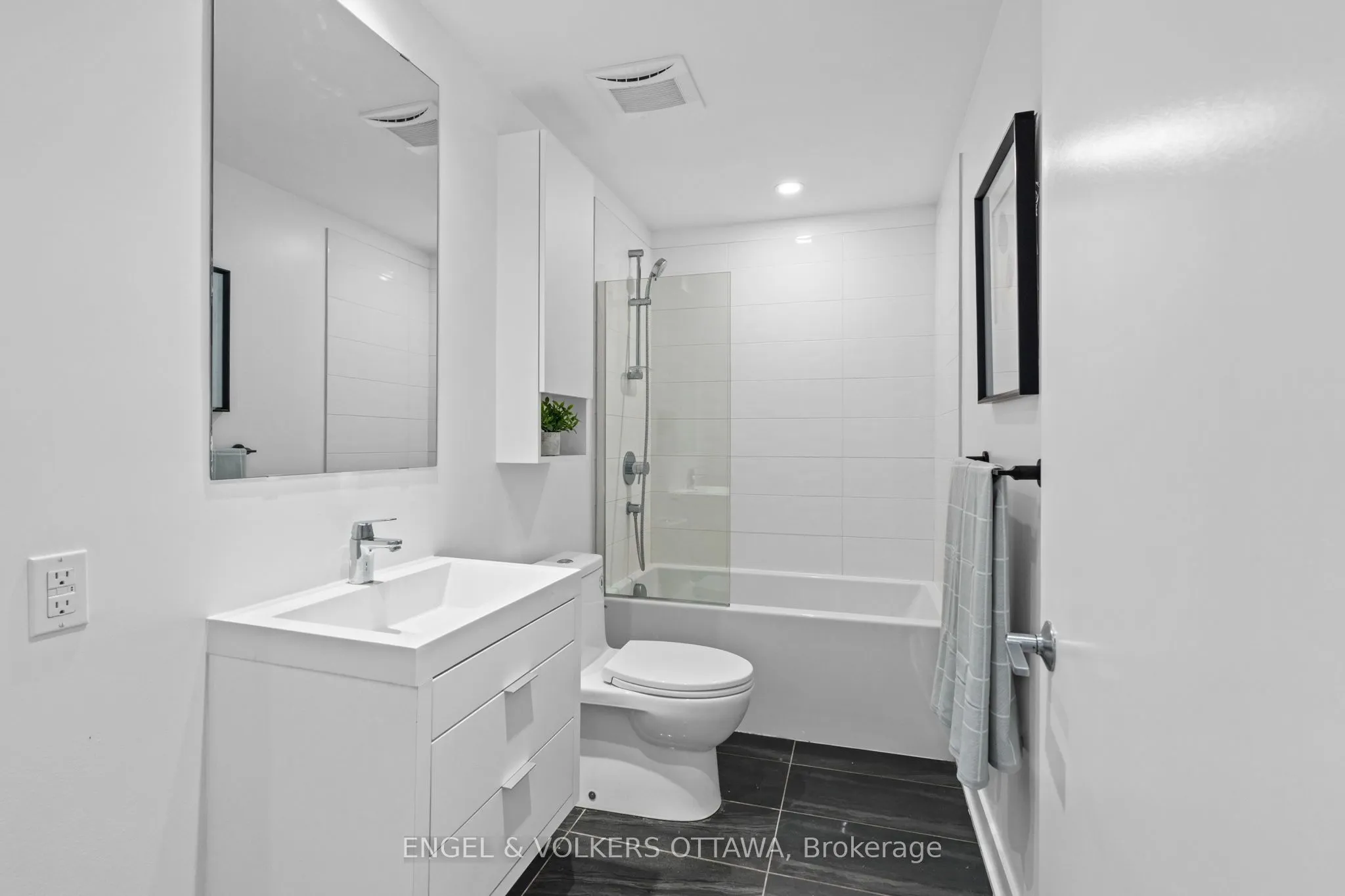 20 DALY Avenue, #1606