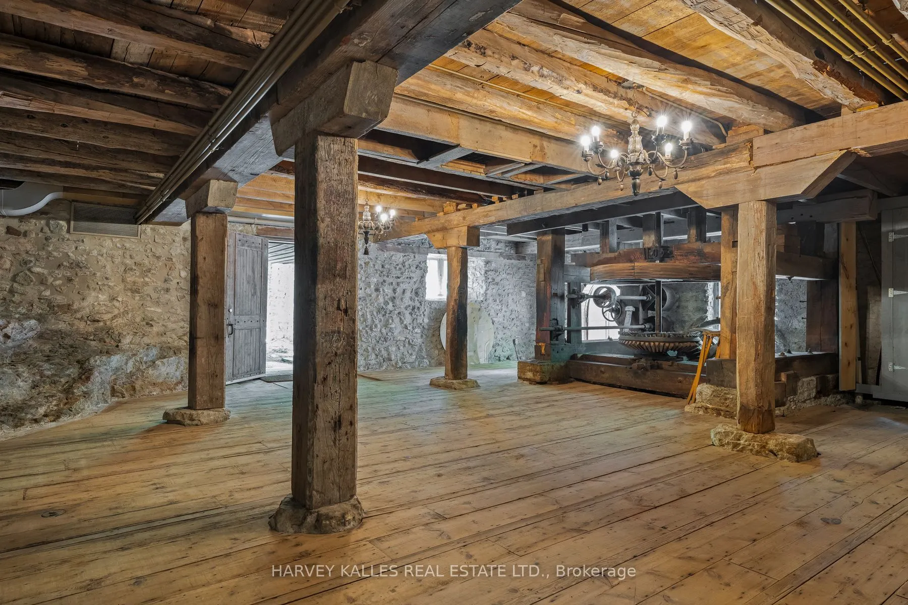 243 Main Street S