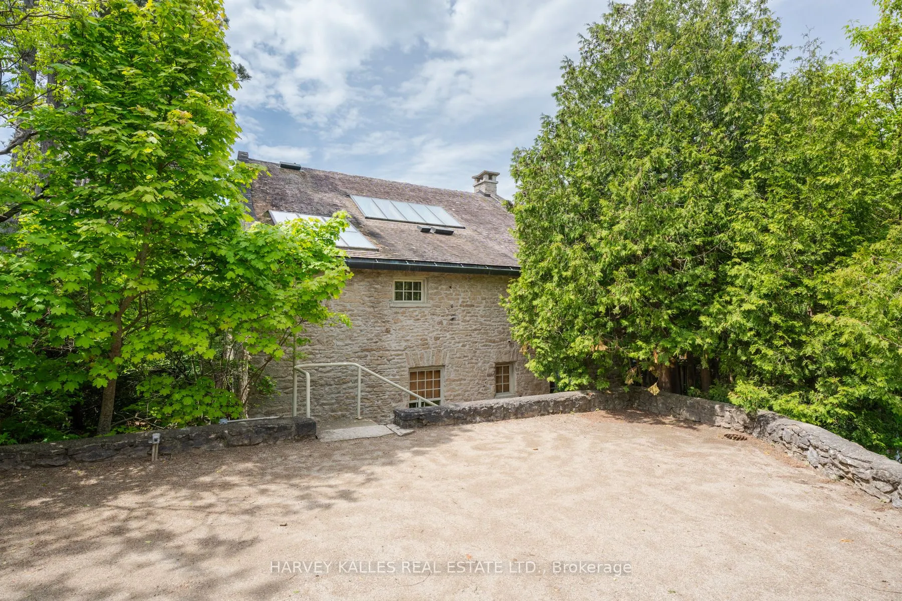 243 Main Street S