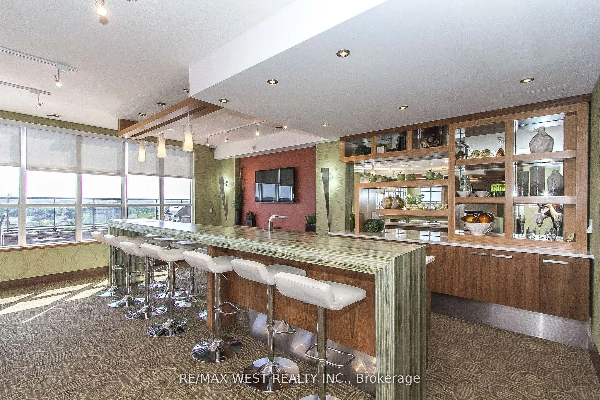 112 Benton Street, #704