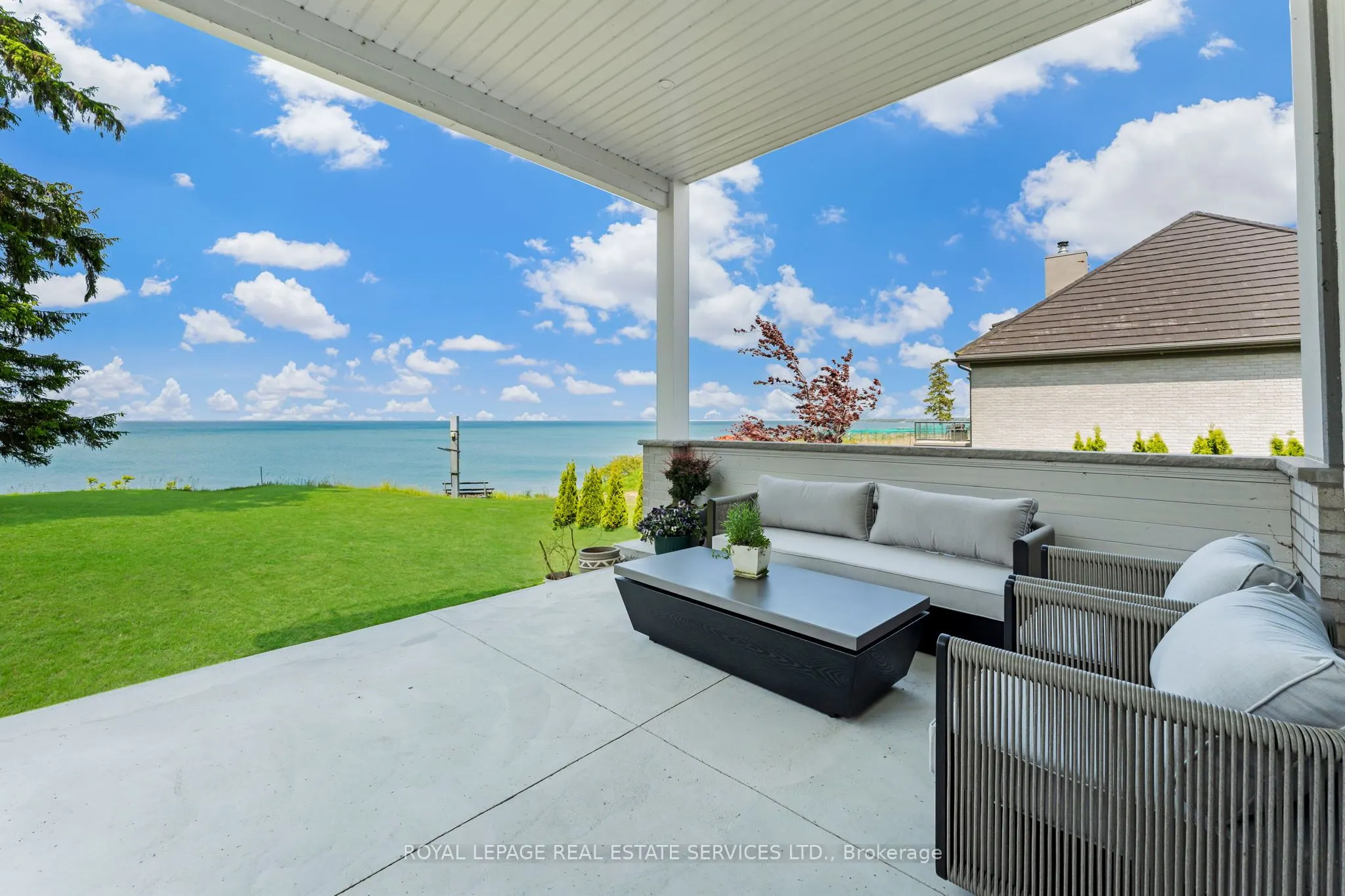 2581 North Service Road