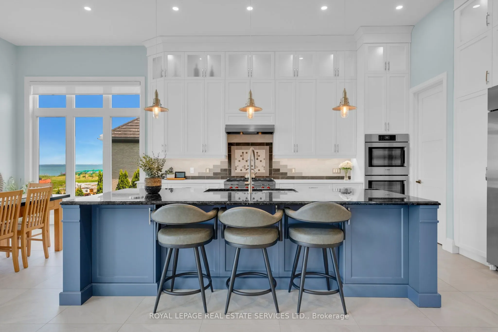 2581 North Service Road