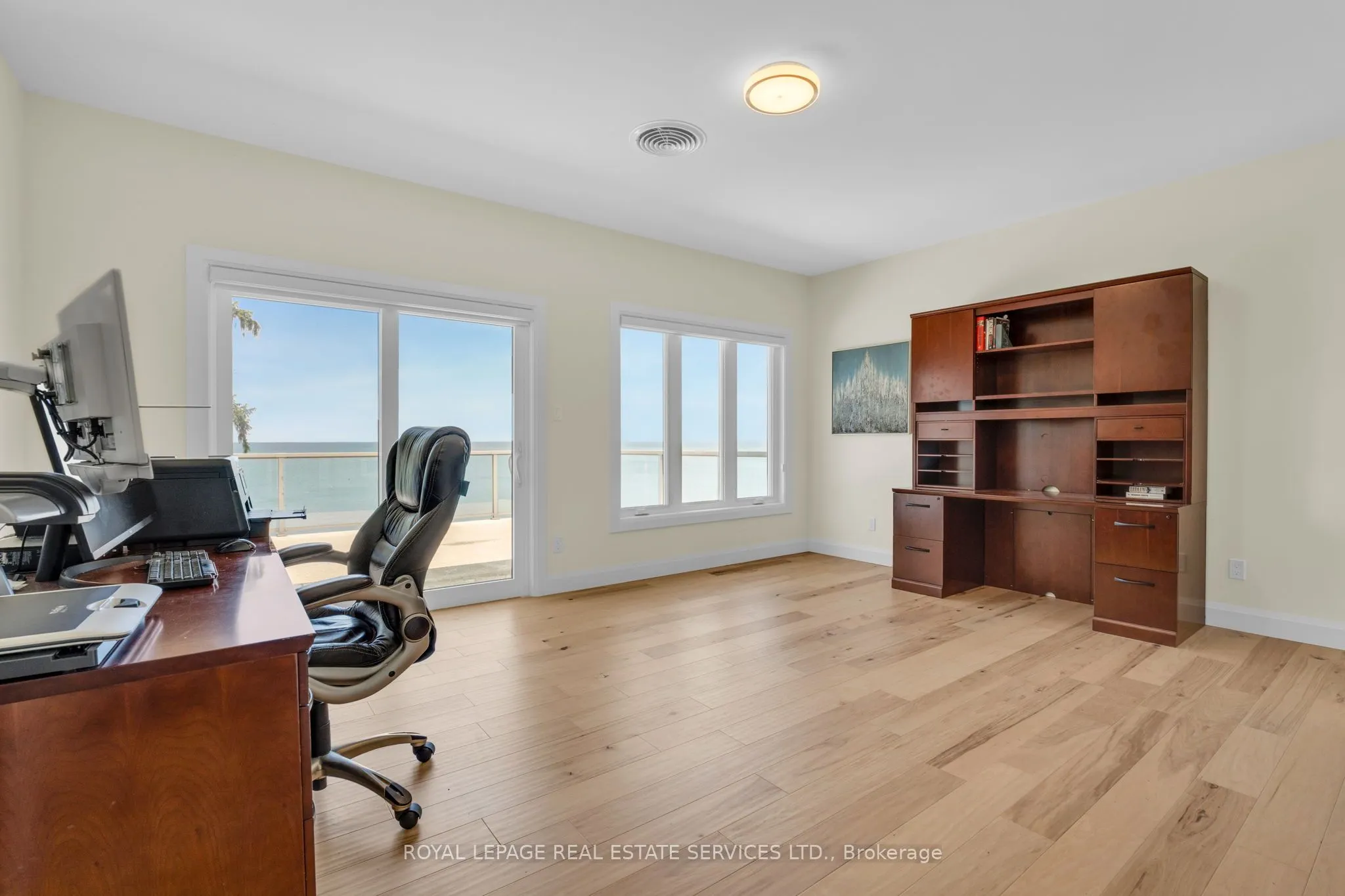 2581 North Service Road